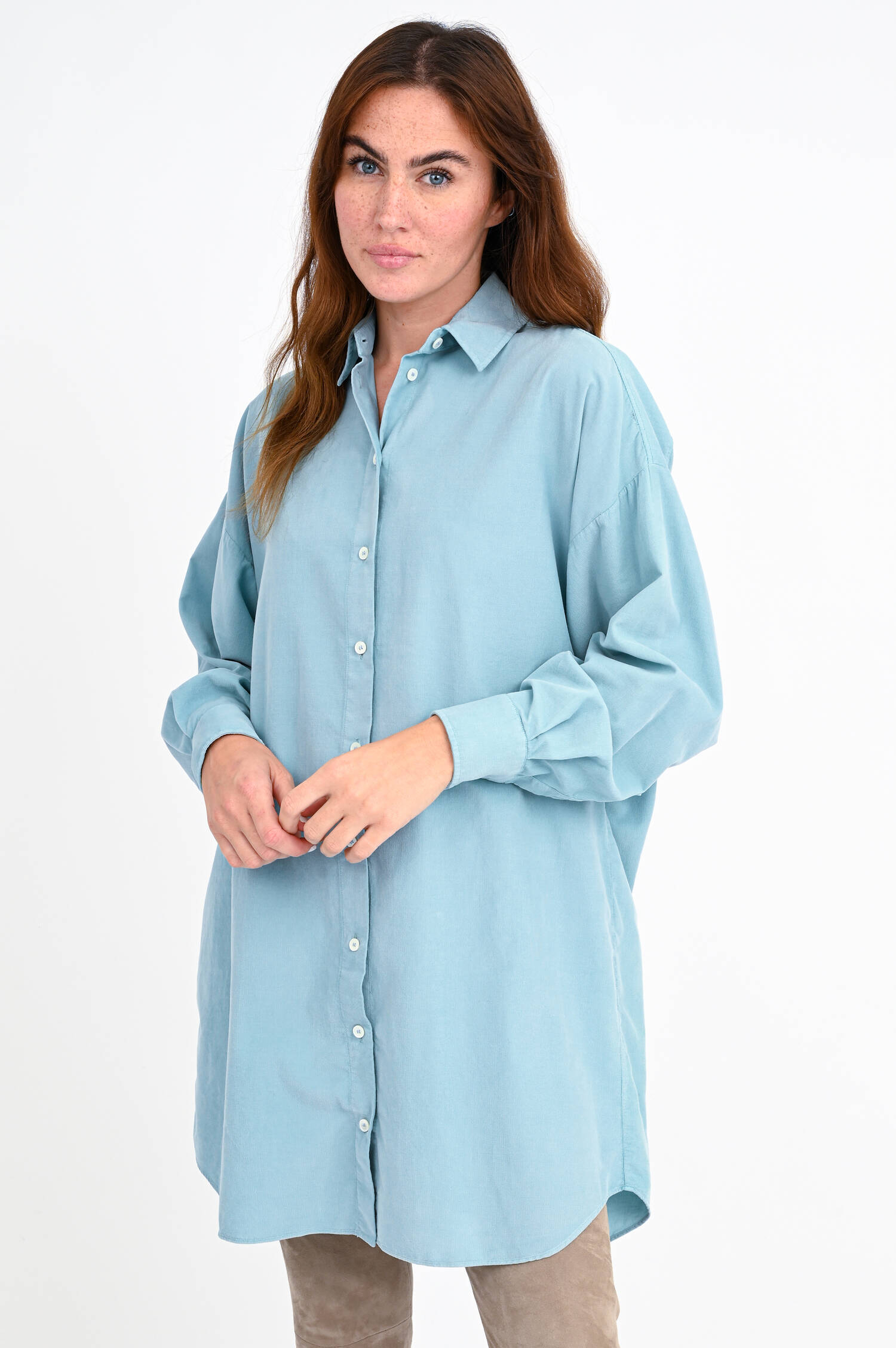 Lange Bluse aus Feincord in Aqua