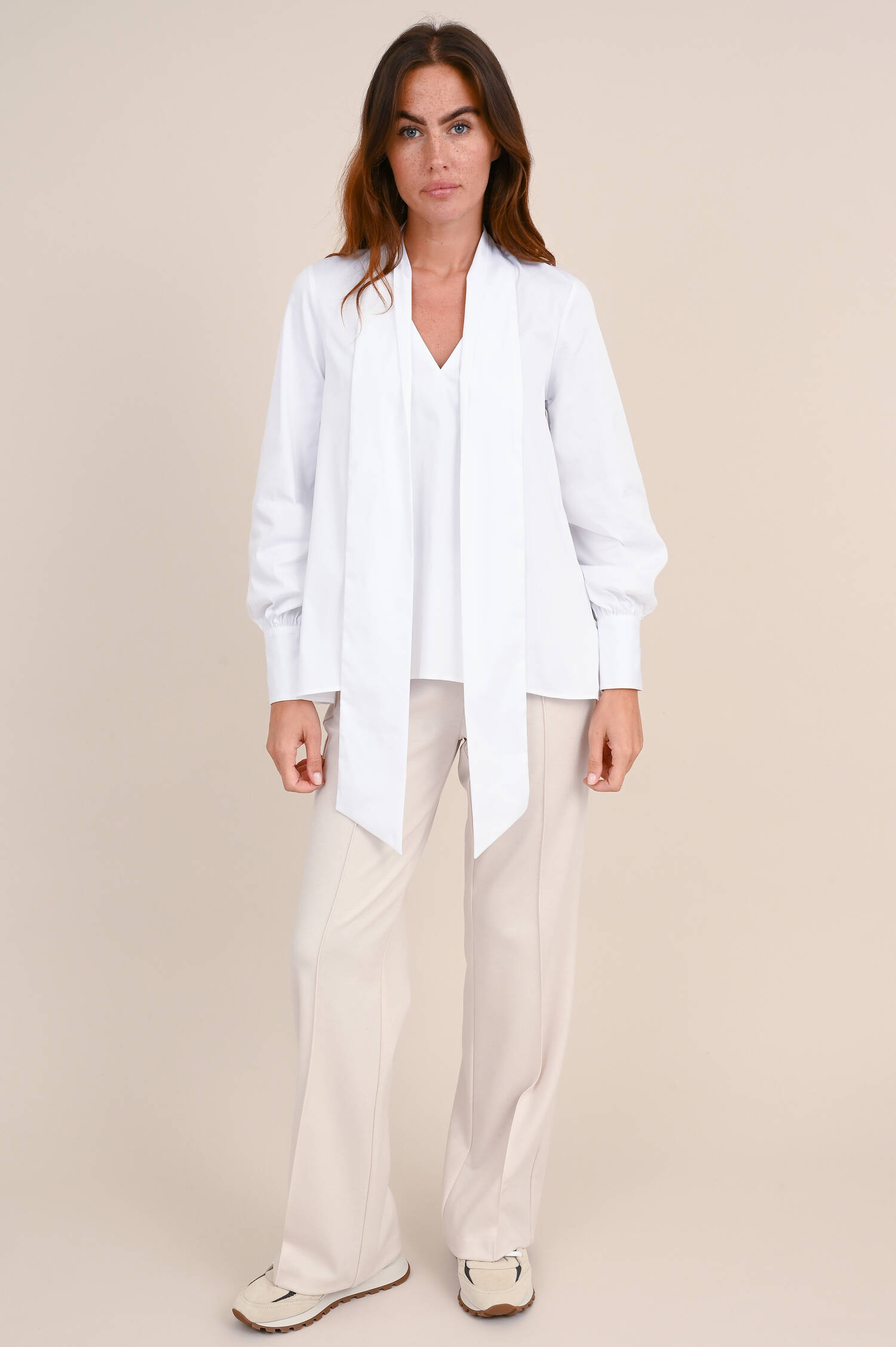 Bluse mit Binde-Details in Weiß Bluse mit Binde-Details in Weiß