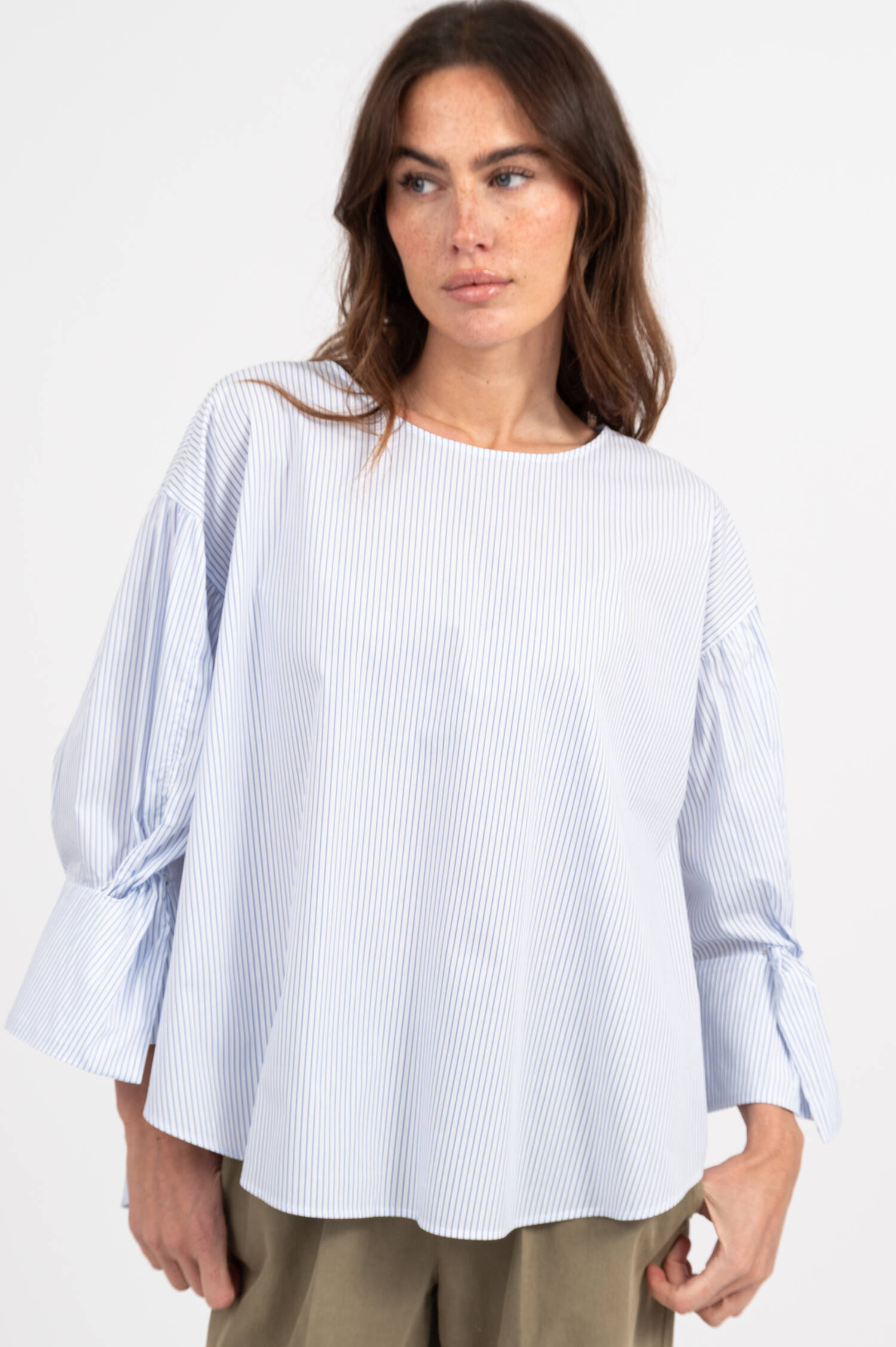 Bluse mit Streifen in Weiß/Blau
