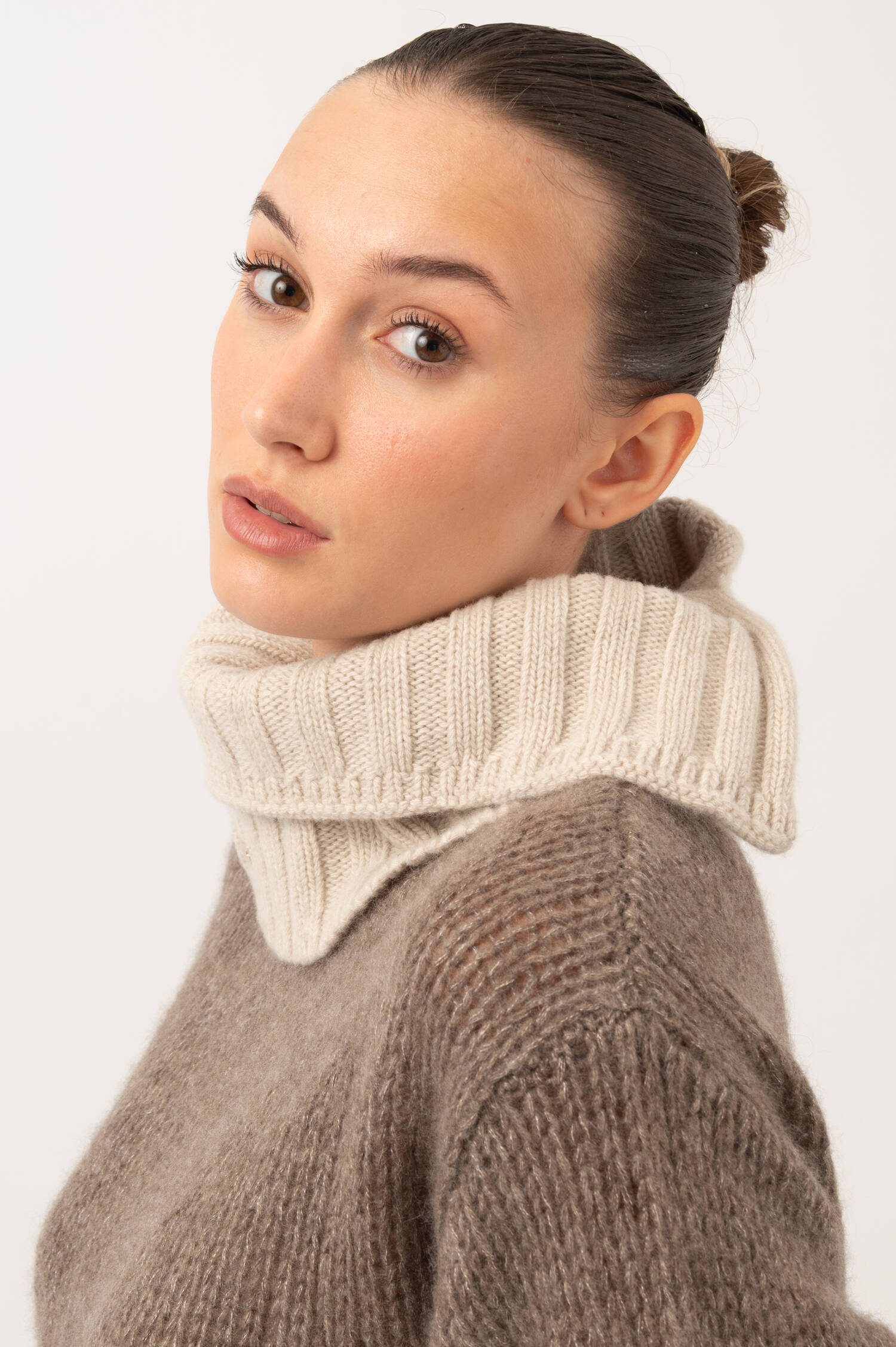 Woll-Strickkragen Schlauchschal in Beige Woll-Strickkragen Schlauchschal in Beige