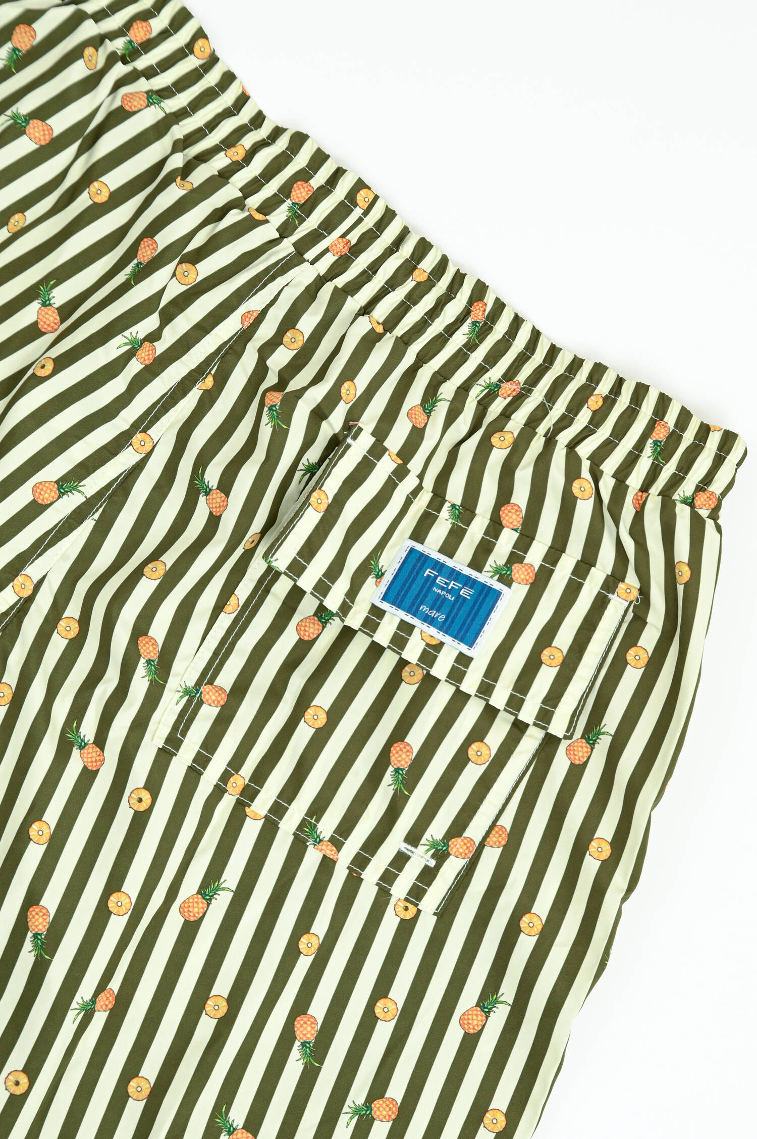 Gestreifte Badehose mit Ananas-Print in Grün