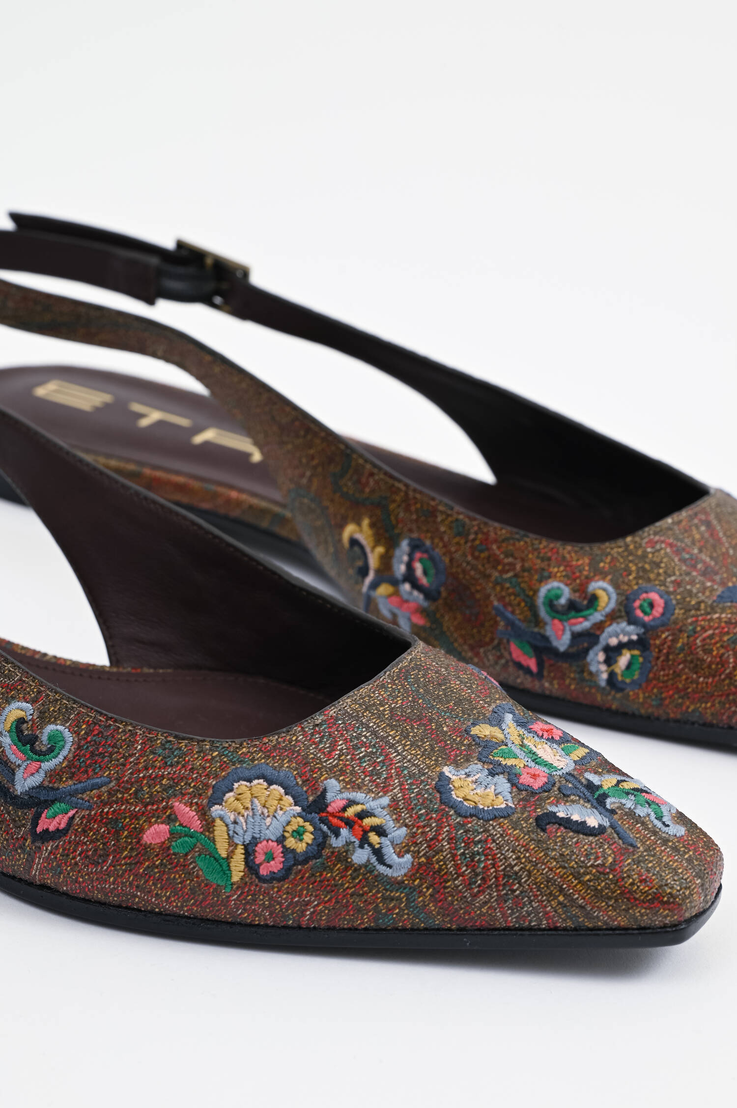 Sling-Ballerina mit Blumenstickerei in Braun