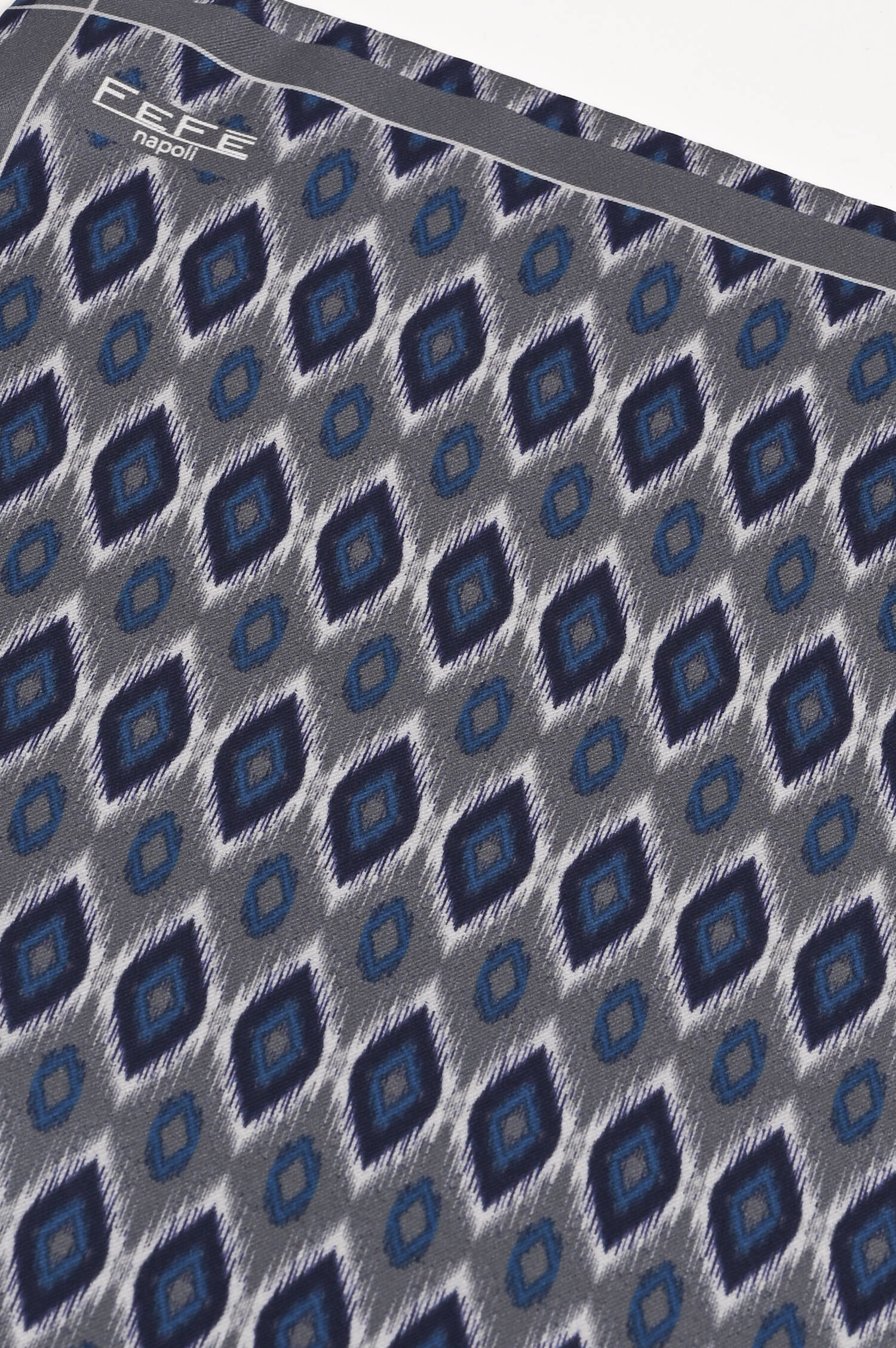 Einstecktuch mit Etno Print in Grau