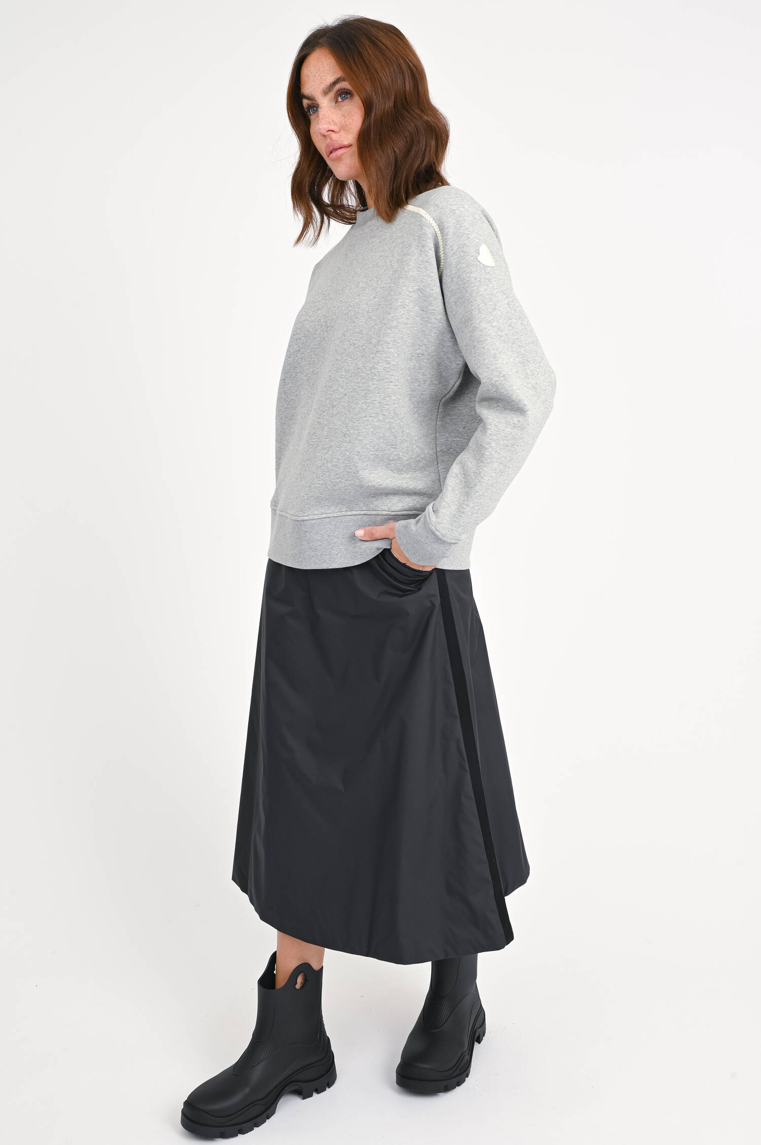 Pullover mit Details in Hellgrau Pullover mit Details in Hellgrau