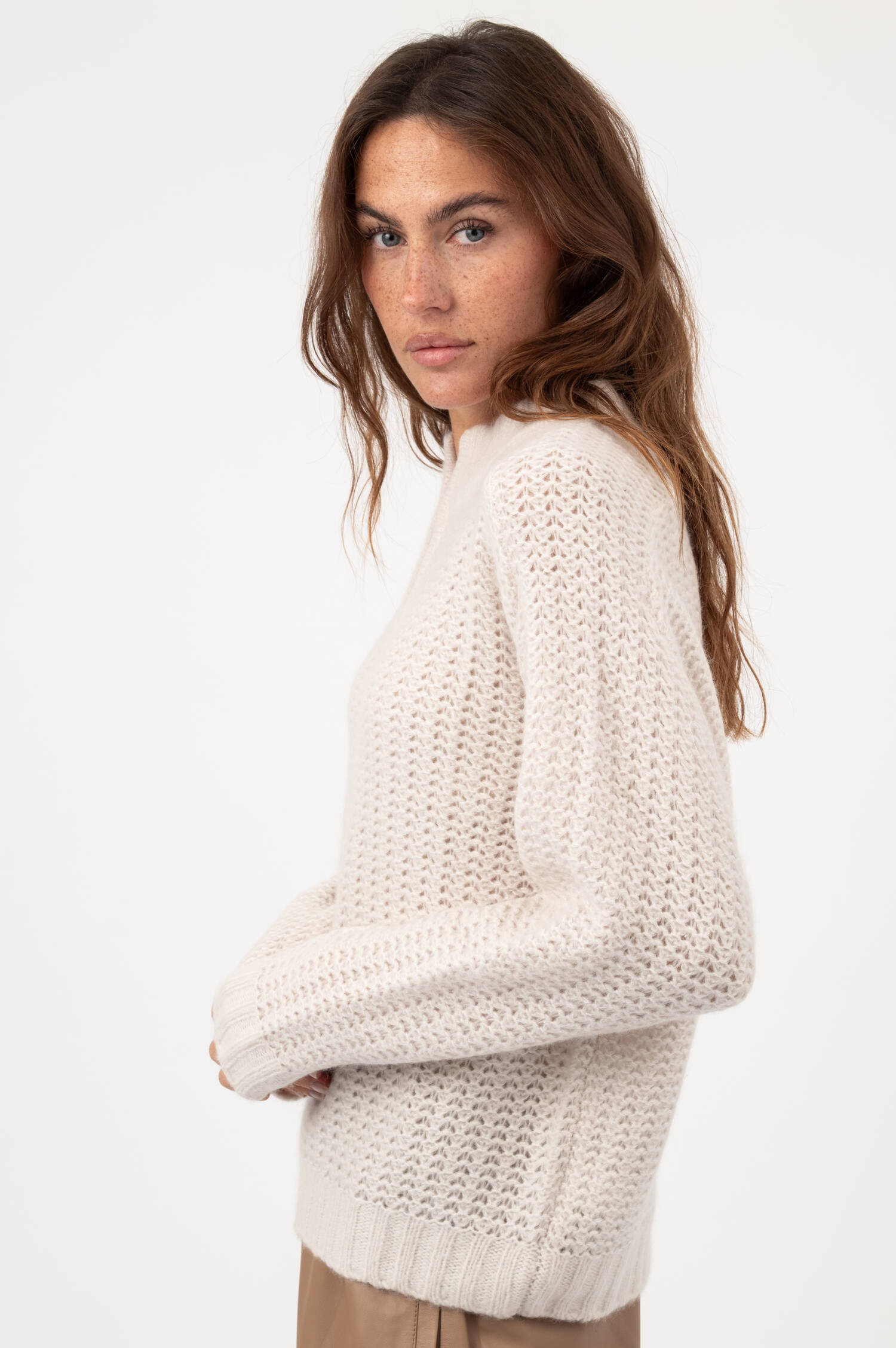 Cashmere-Seiden-Pullover mit Stehkragen in Weiß Cashmere-Seiden-Pullover mit Stehkragen in Weiß