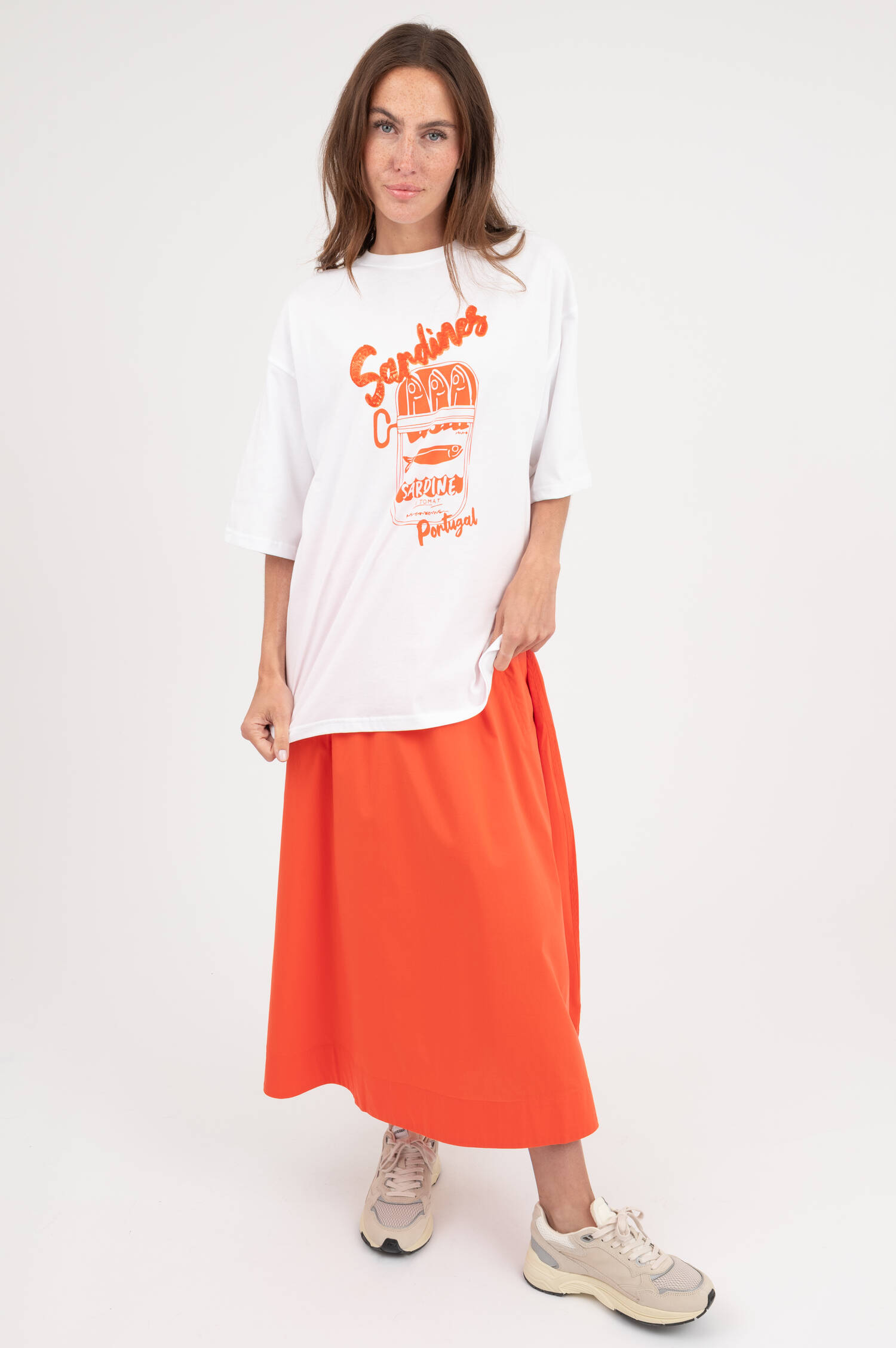 T-Shirt mit Pailetten in Weiß/Rot T-Shirt mit Pailetten in Weiß/Rot