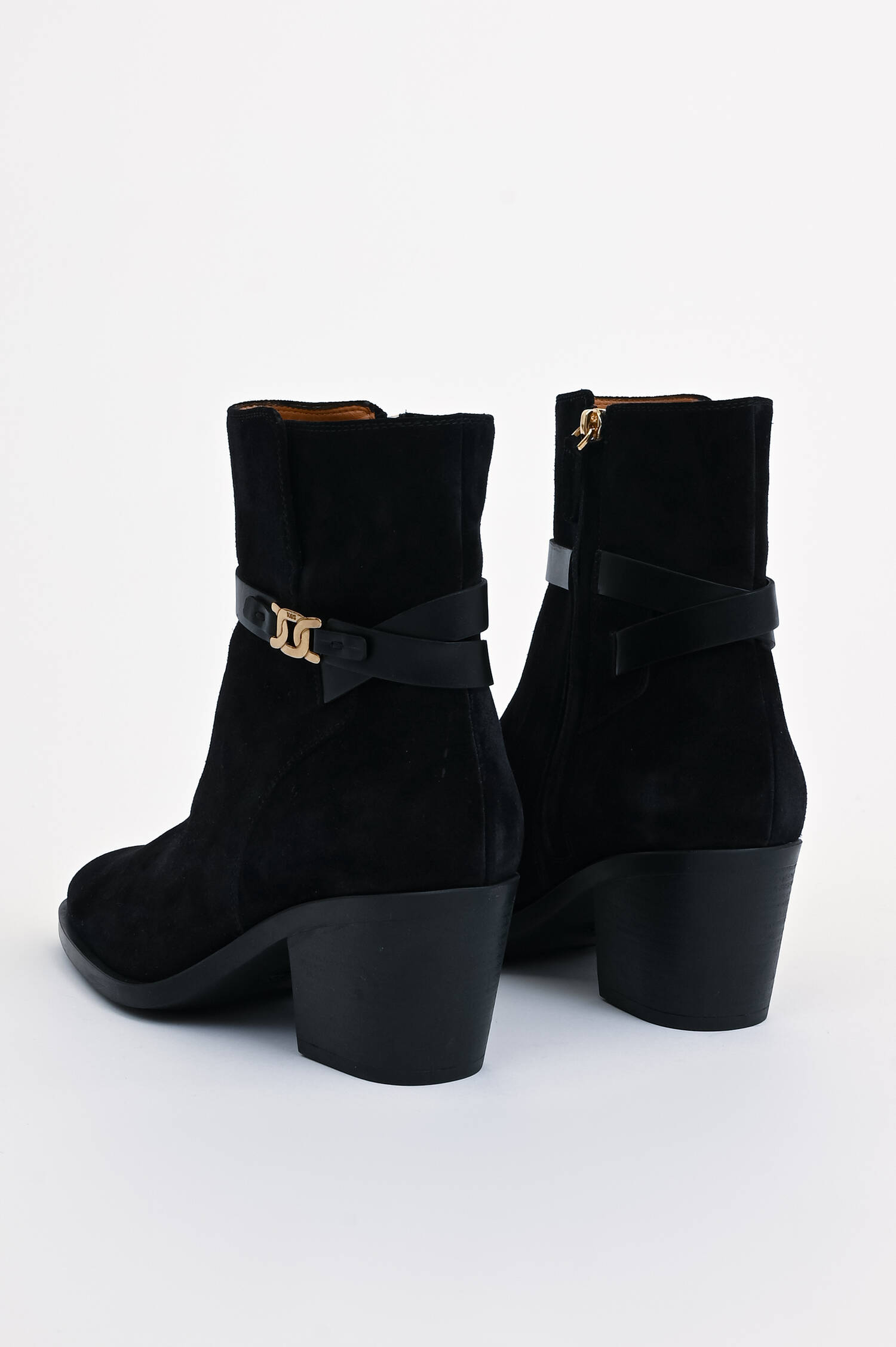 Stiefelette mit Logo-Detail in Schwarz Stiefelette mit Logo-Detail in Schwarz