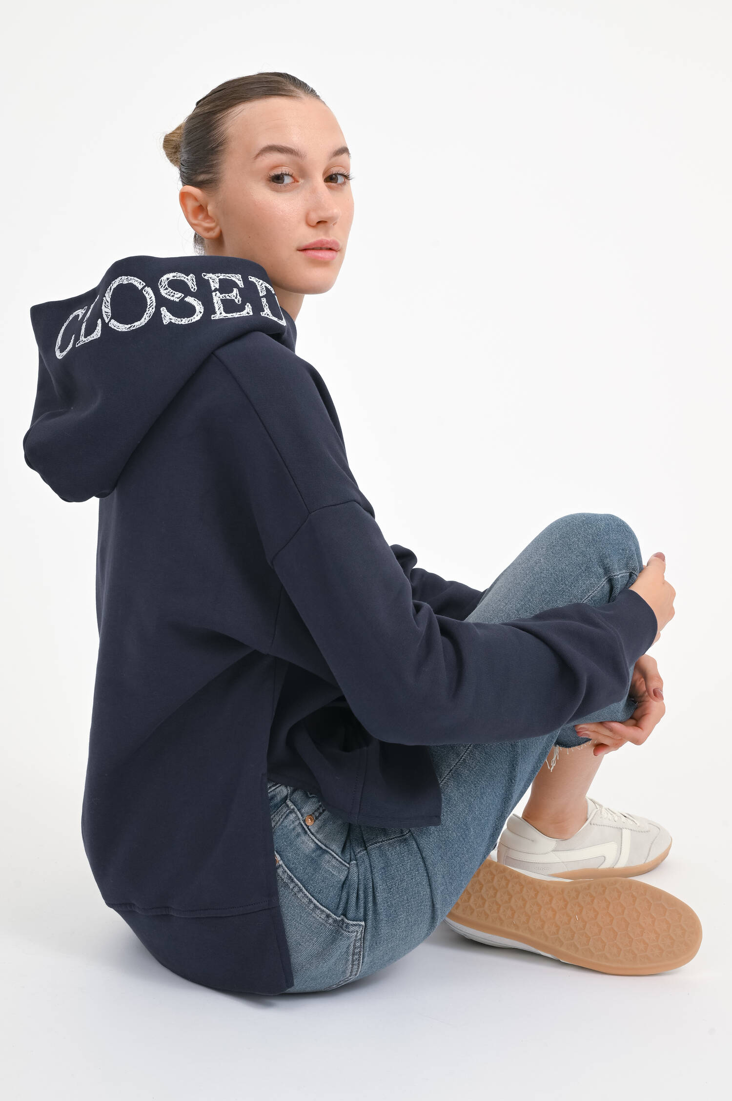 Hoodie mit Closed-Schriftzug in Navy Hoodie mit Closed-Schriftzug in Navy