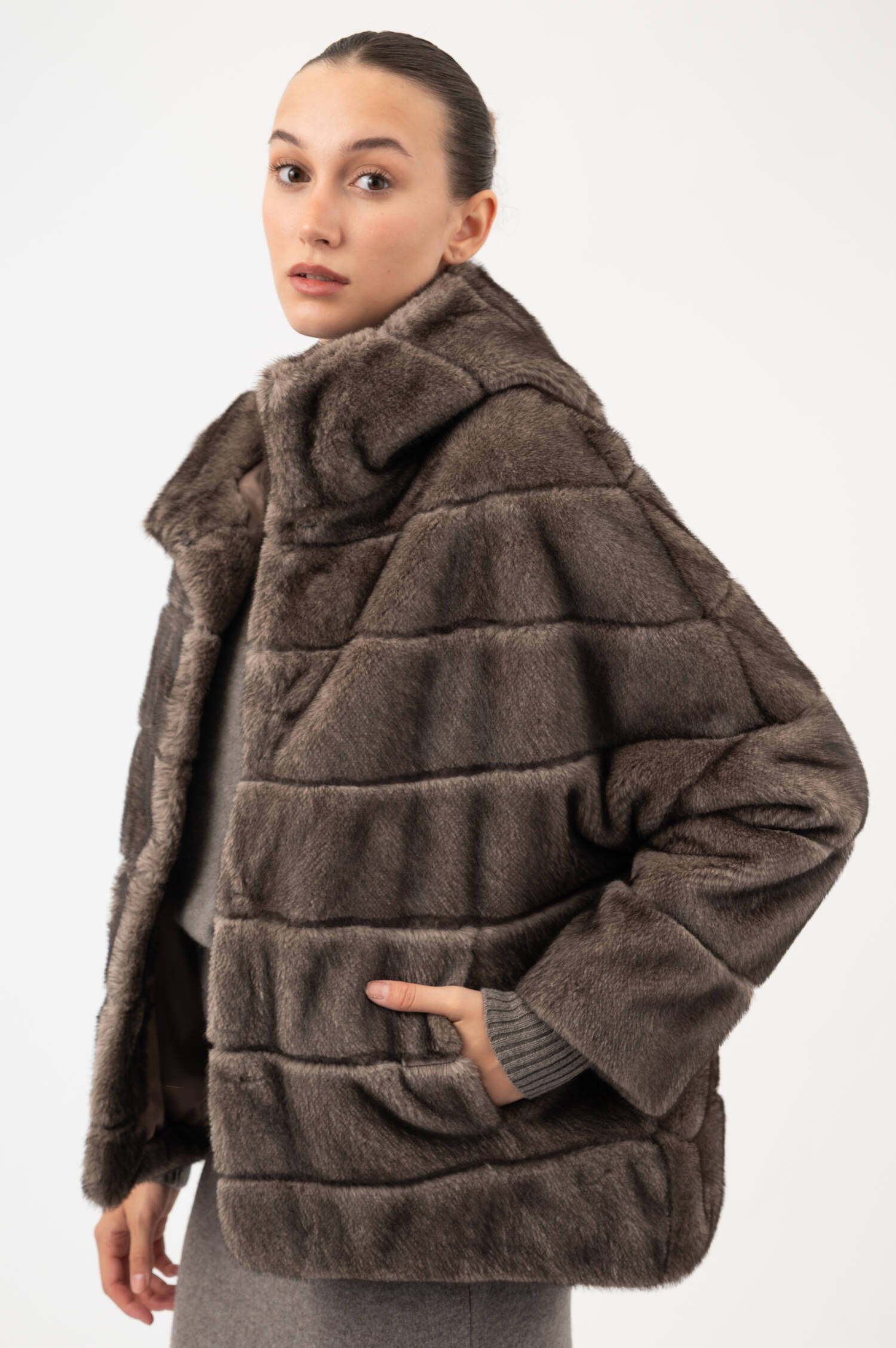 Faux-Fur-Jacke in Graubraun