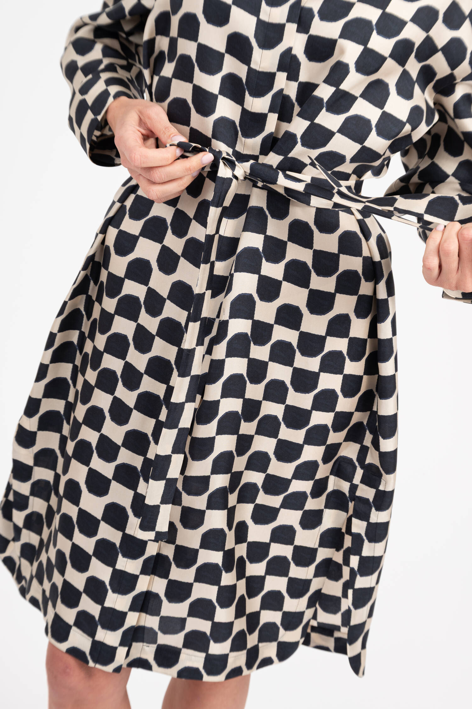 Kleid PINZA aus Seidentwill in Schwarz/Beige