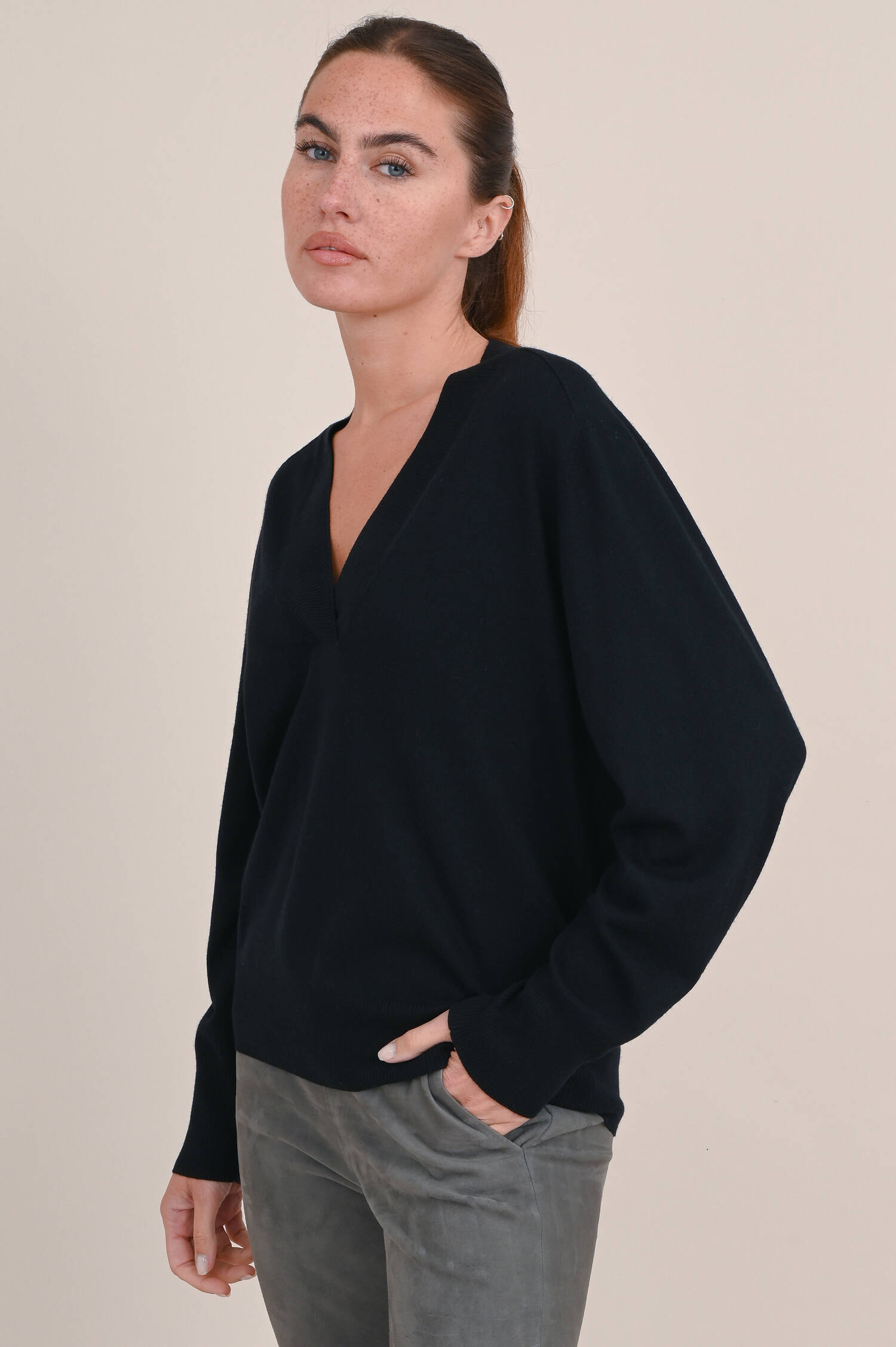 Feinstrick Pullover aus Wollmix in Schwarz