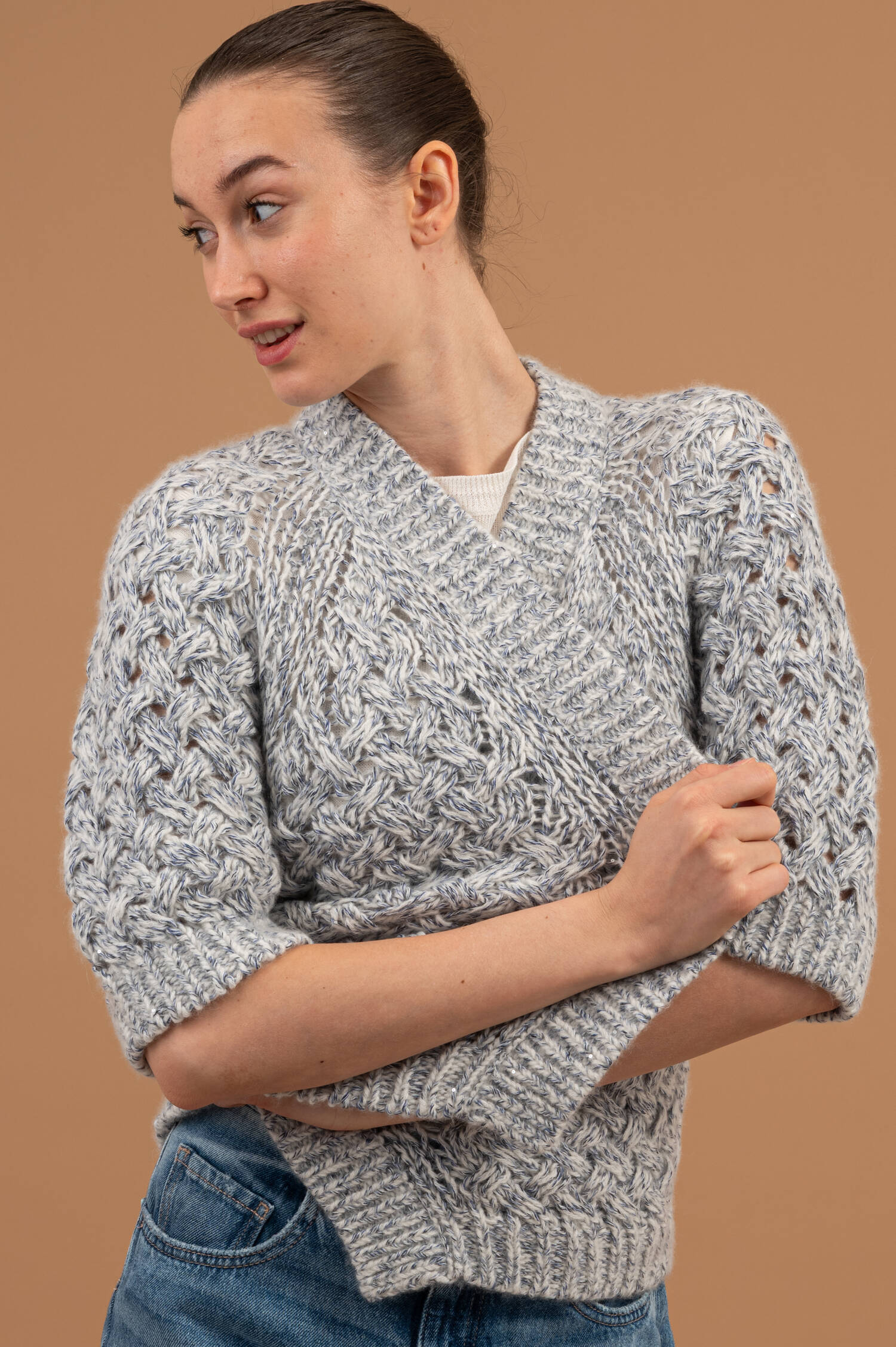 Groblochstrickweste mit Pailletten in Weiß/Blau