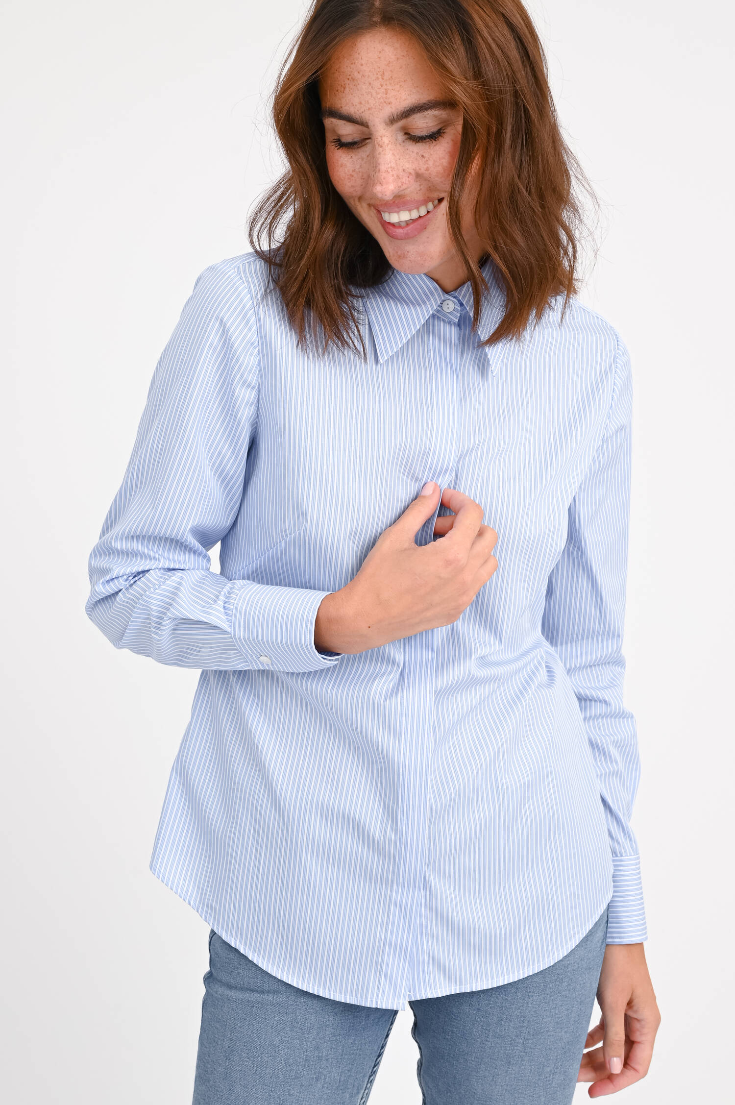 Bluse MAGETTA mit schmalen Streifen in Blau/Weiß Bluse MAGETTA mit schmalen Streifen in Blau/Weiß