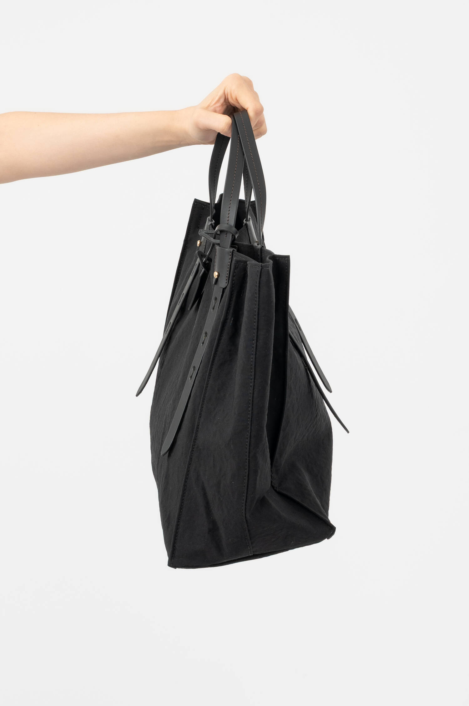 Tasche EDGE TOTE 42 in Schwarz Tasche EDGE TOTE 42 in Schwarz