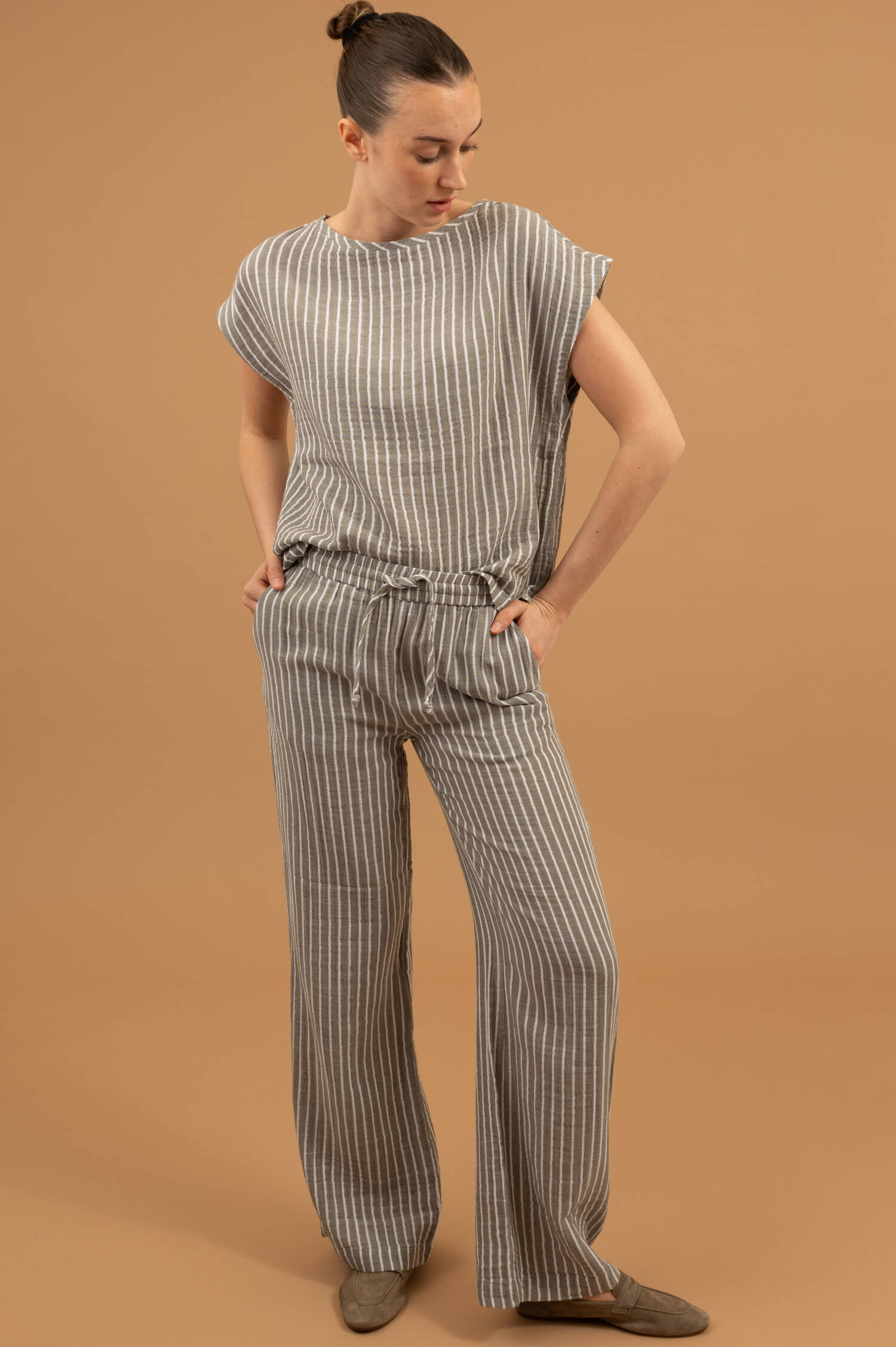 Streifenhose in Light Olive/Weiß Streifenhose in Light Olive/Weiß