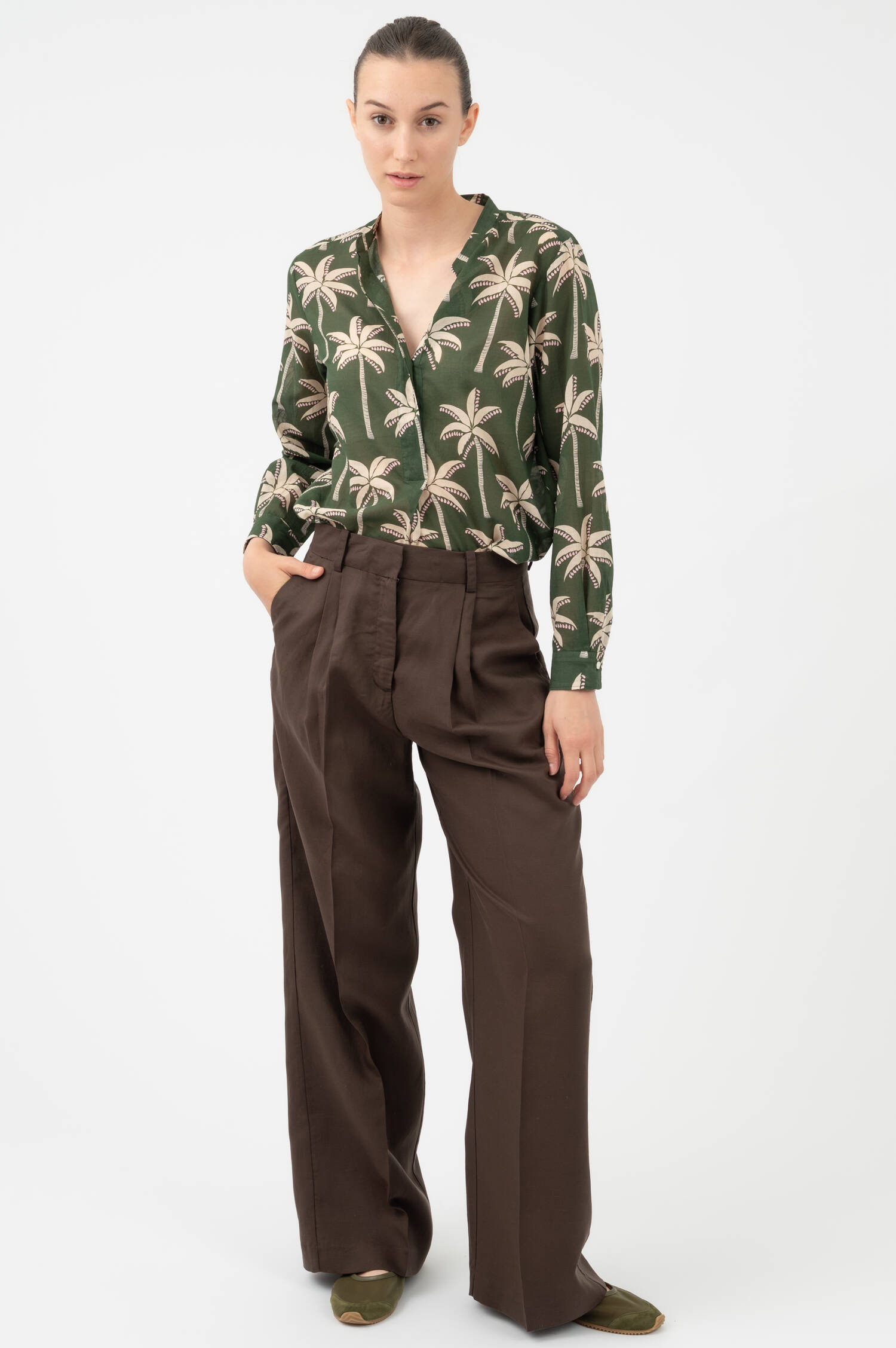 Wide-Leg Bundfaltenhose in Braun Wide-Leg Bundfaltenhose in Braun