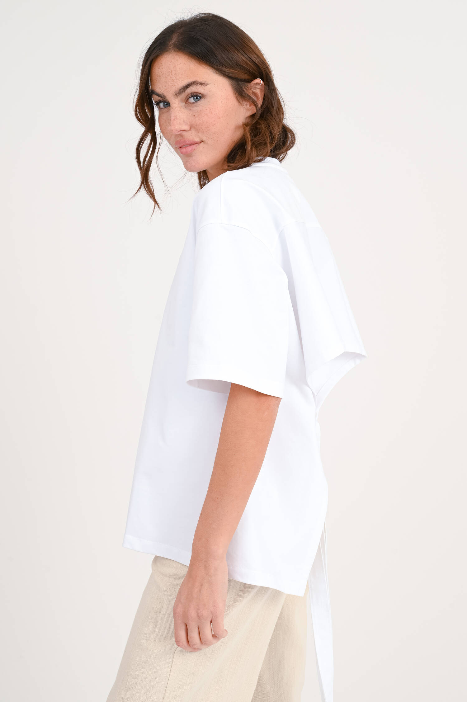 T-Shirt aus Baumwolle mit offenem Rücken in Weiß