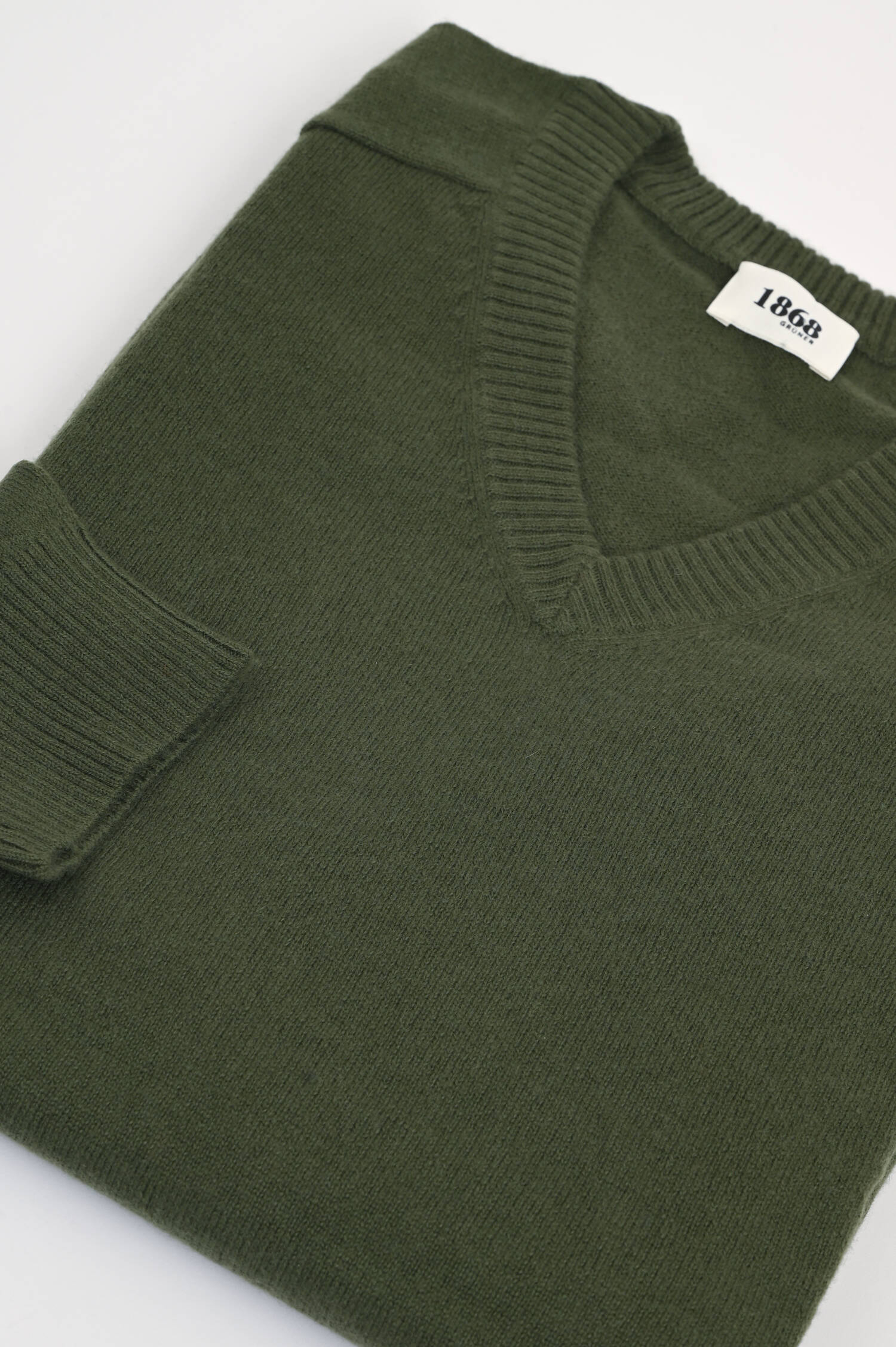 Cashmere V-Neck Pullover in Dunkelgrün Cashmere V-Neck Pullover in Dunkelgrün