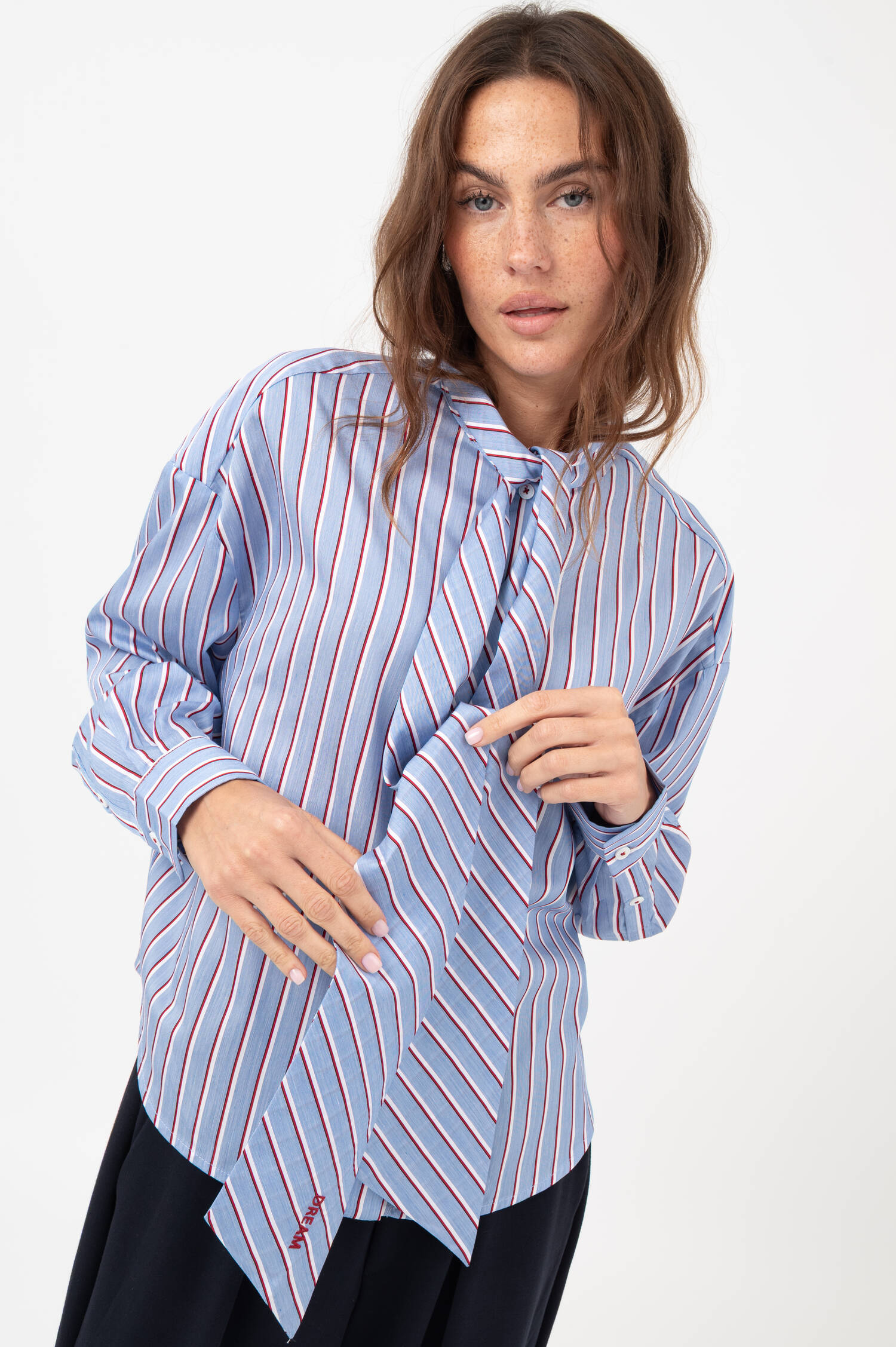 Bluse DREAM mit Schluppe in Blau/Weiß/Rot Bluse DREAM mit Schluppe in Blau/Weiß/Rot