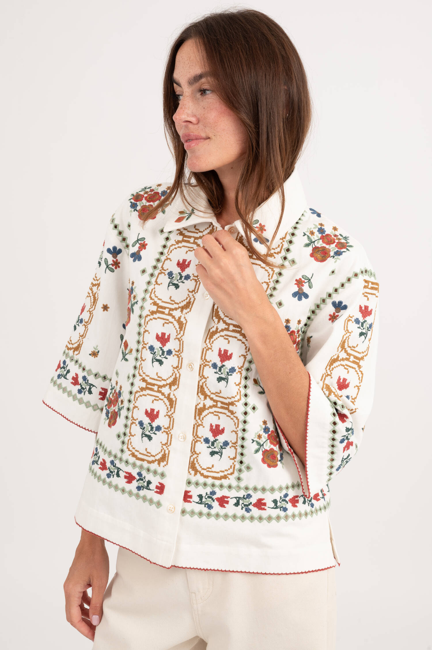 Bluse FARSA mit floralem Stick in Weiß