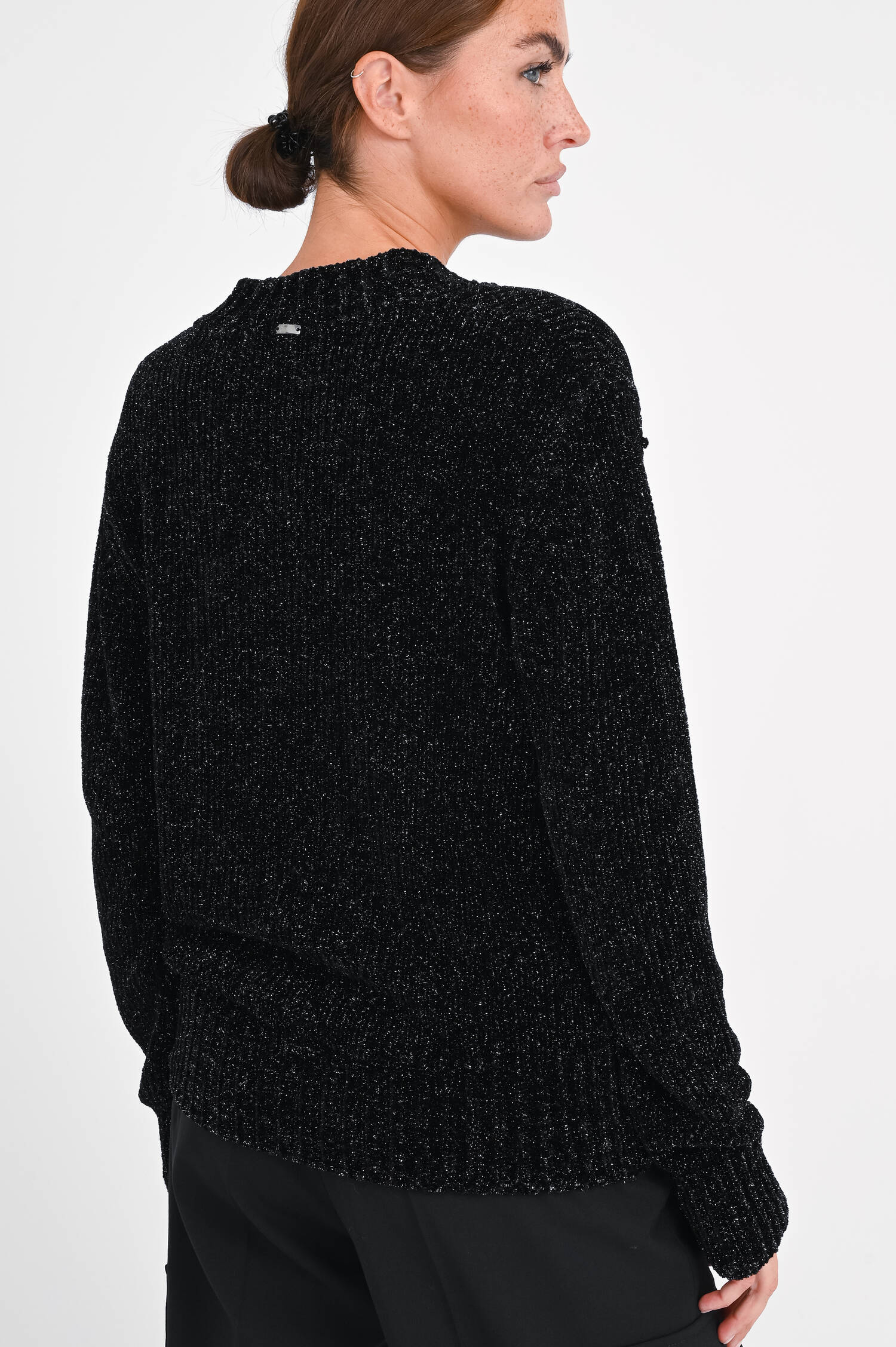 Weicher Pullover mit V-Ausschnitt in Schwar/Silber