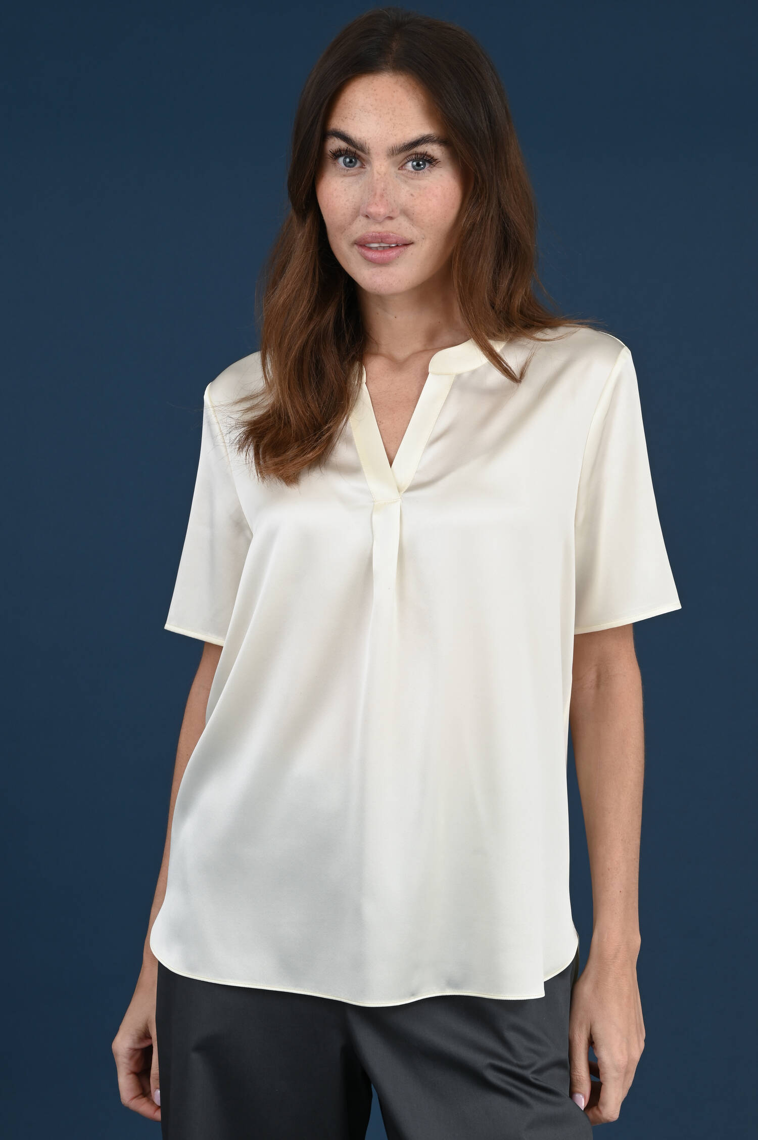 Satinbluse aus Seidenmix in Mozzarellabeige