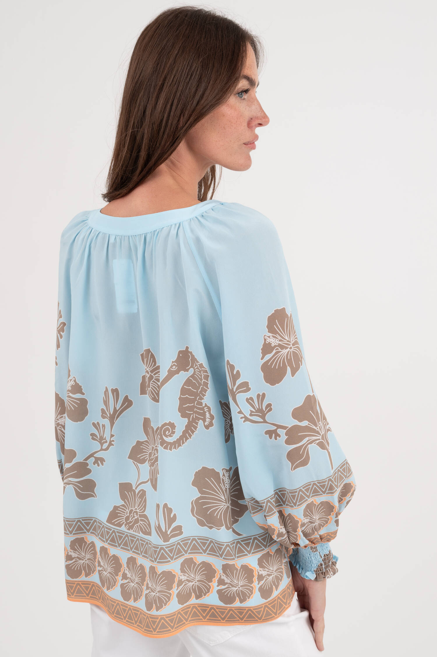 Seidenbluse mit Print in Hellblau
