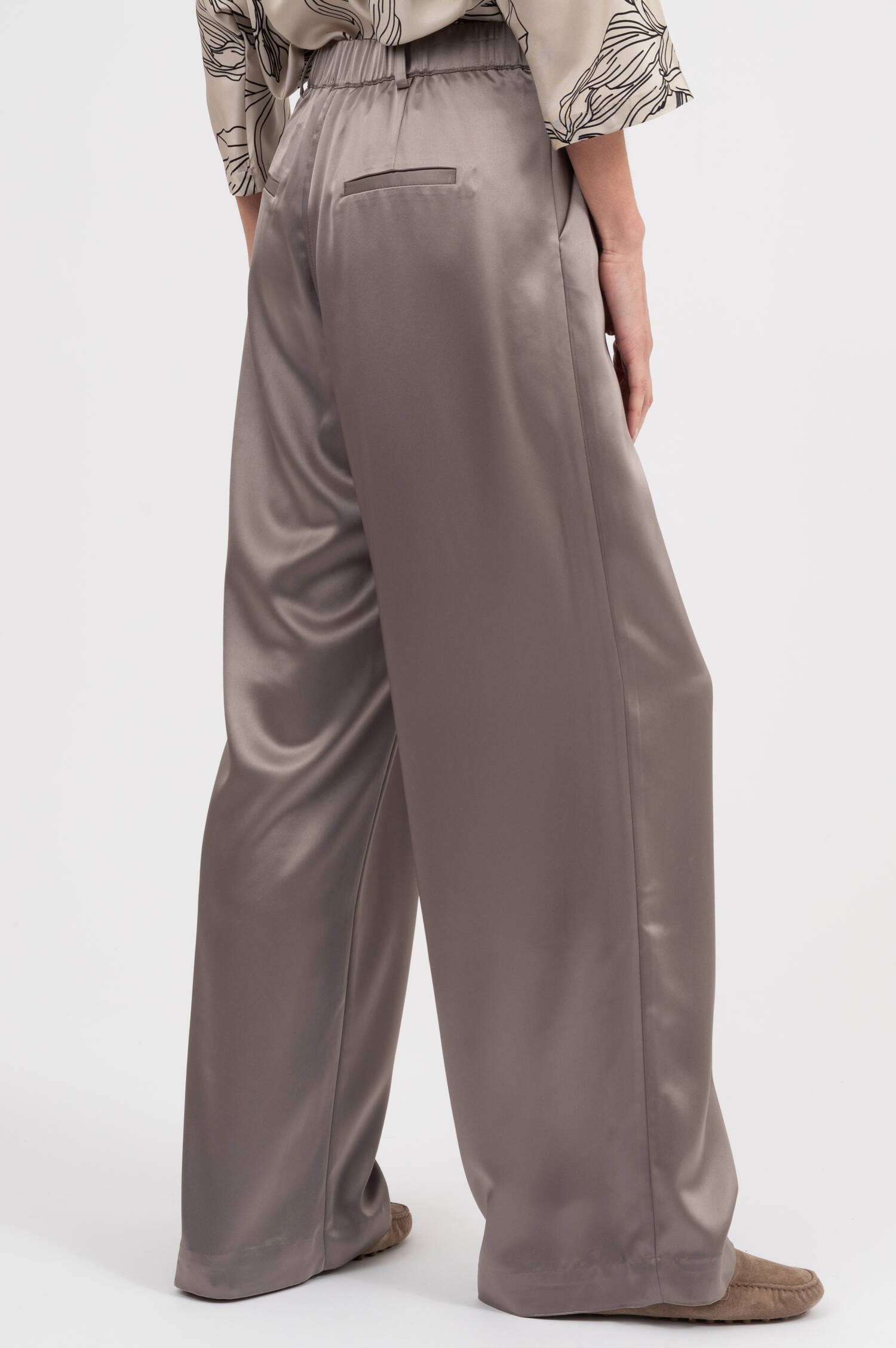 Hose SARAH in Satin Optik in Taupe