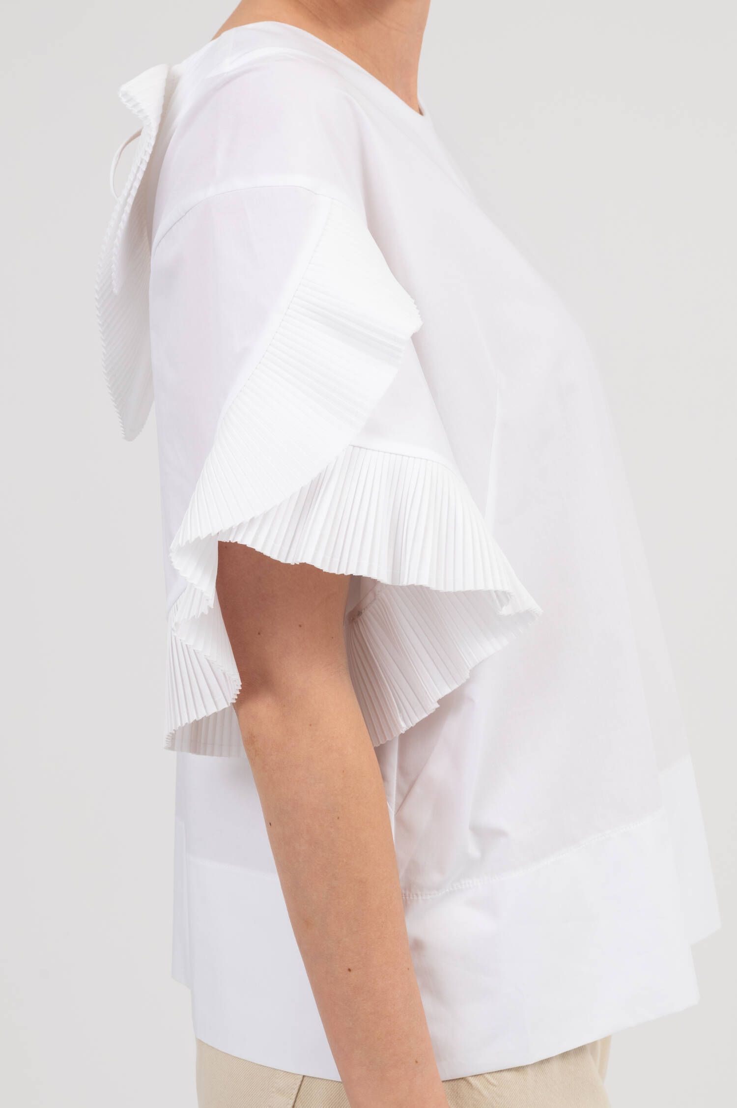 Bluse mit Plissee-Volantbesatz in Weiß