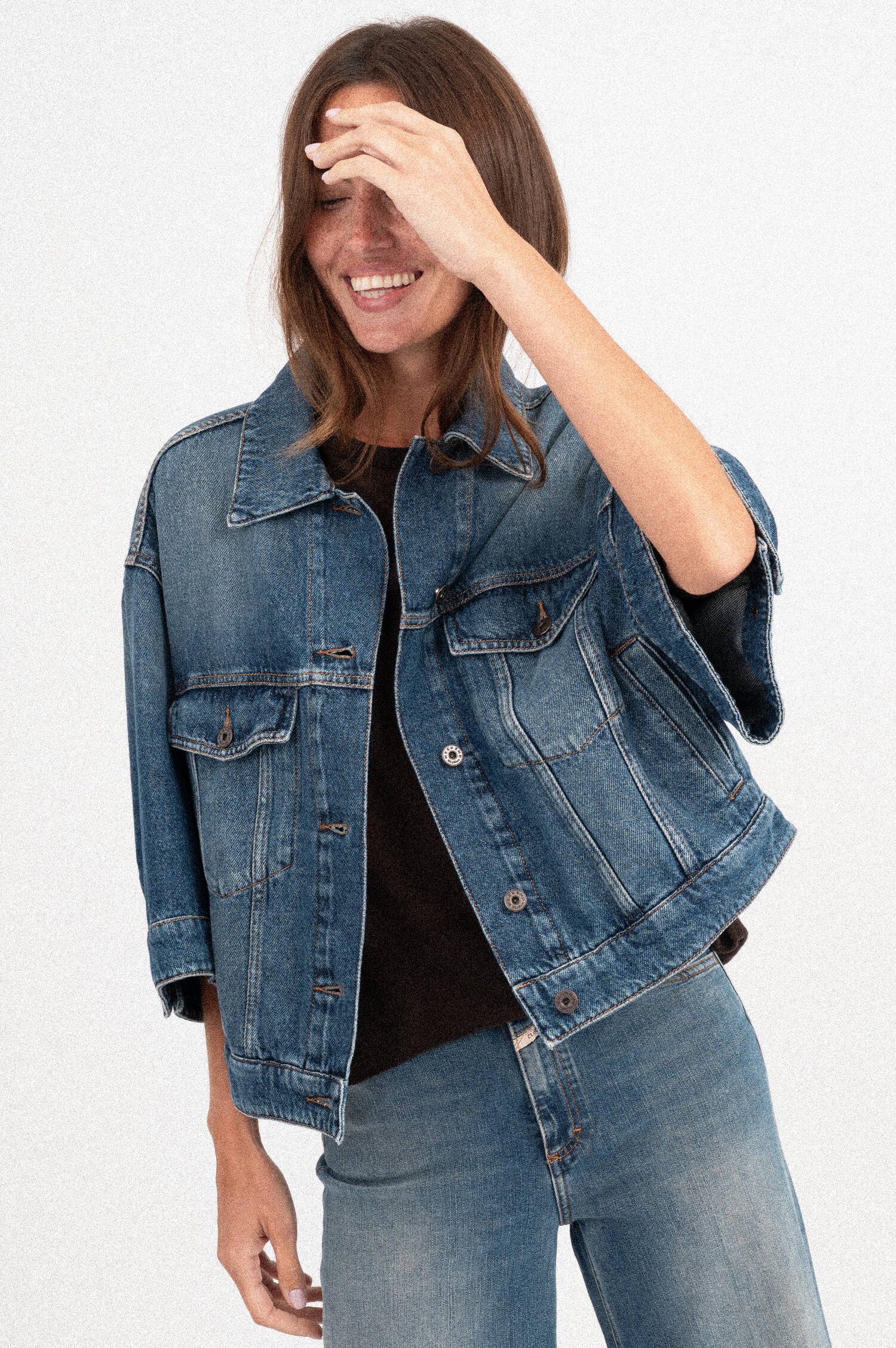 Cropped Denimjacke LIUTI in Mittelblau Cropped Denimjacke LIUTI in Mittelblau