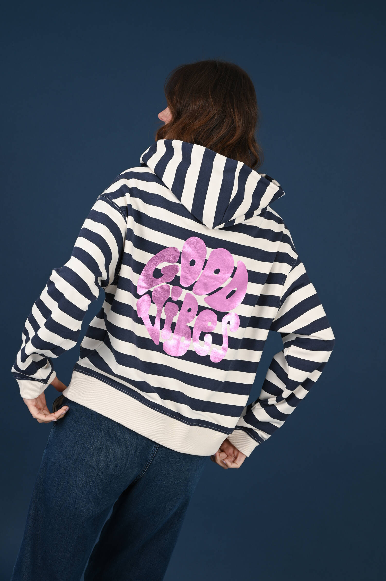 Kapuzensweater GOOD VIBES in Ecru/Navy