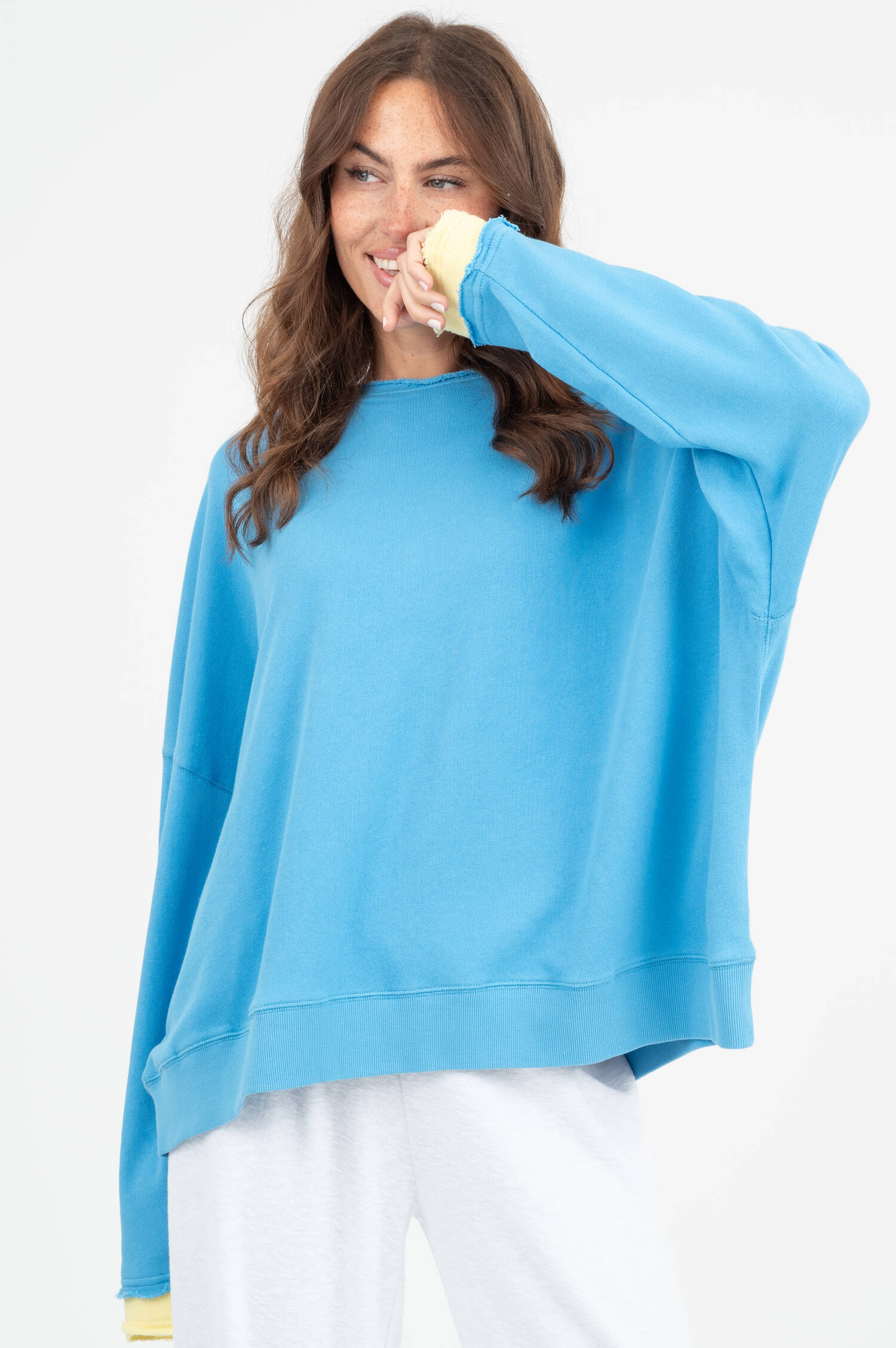 Sweater mit Häkel-Einsatz in Blau Sweater mit Häkel-Einsatz in Blau