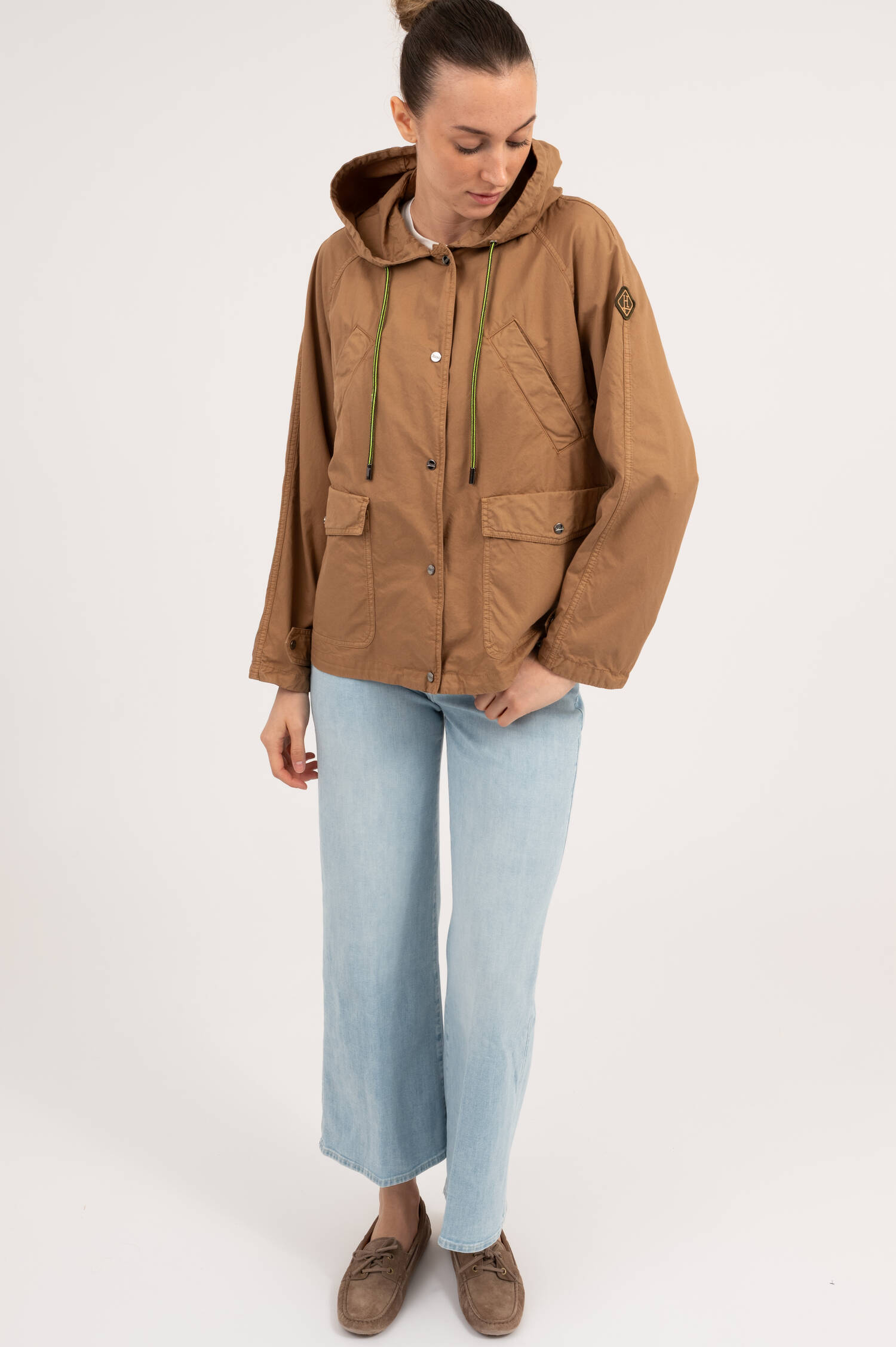 Kurzer Parka mit Kapuze in Camelbraun Kurzer Parka mit Kapuze in Camelbraun