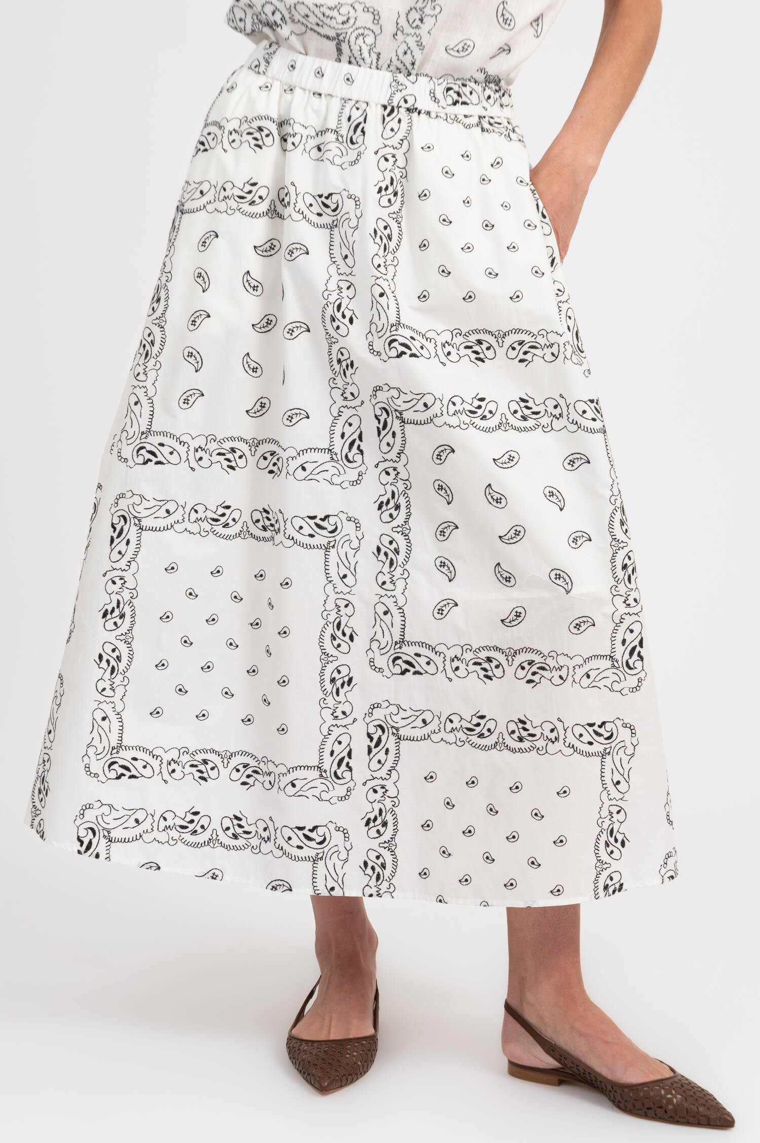 Rock CARAVAN mit Stickerei in Weiß