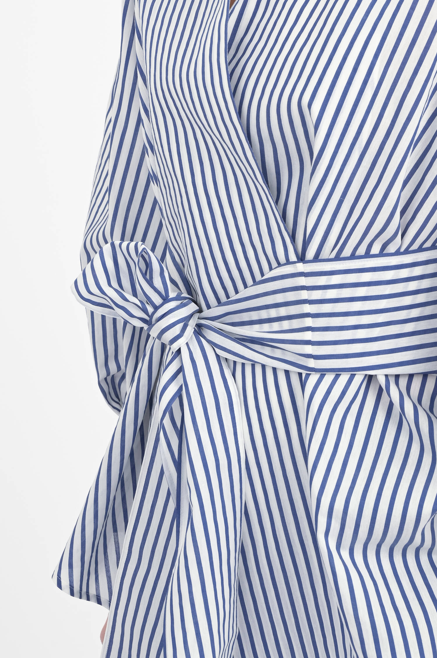 Asymmetrische Bluse CECI in Blau/Weiß gestreift