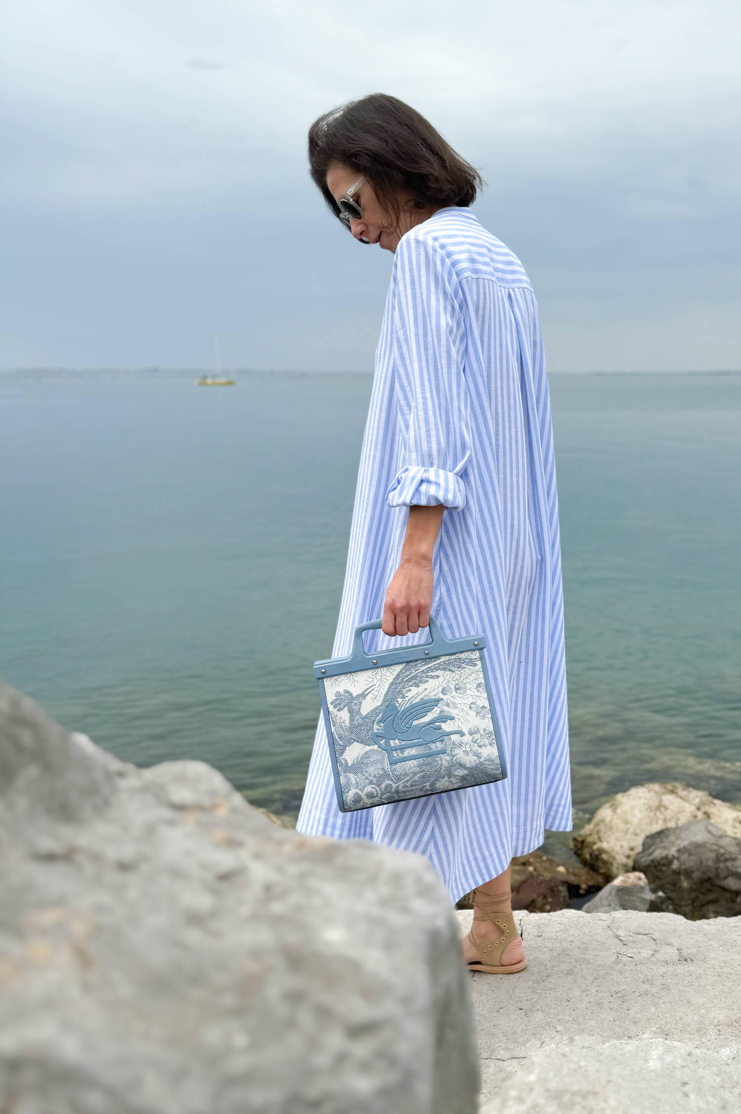 Jacquard-Tasche mit Muster in Hellblau/Weiß