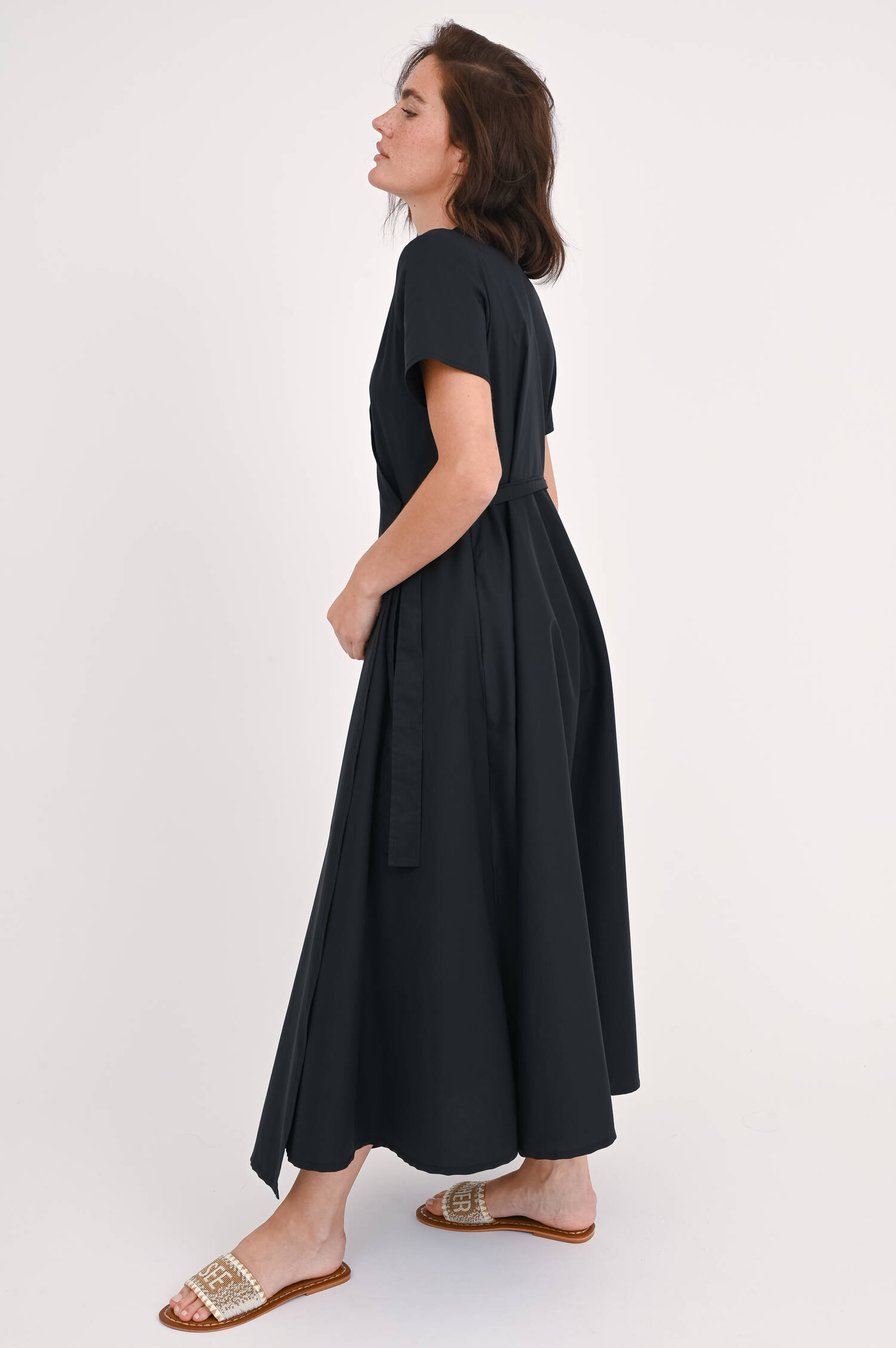 Wickelkleid aus Baumwollpopeline in Schwarz Wickelkleid aus Baumwollpopeline in Schwarz