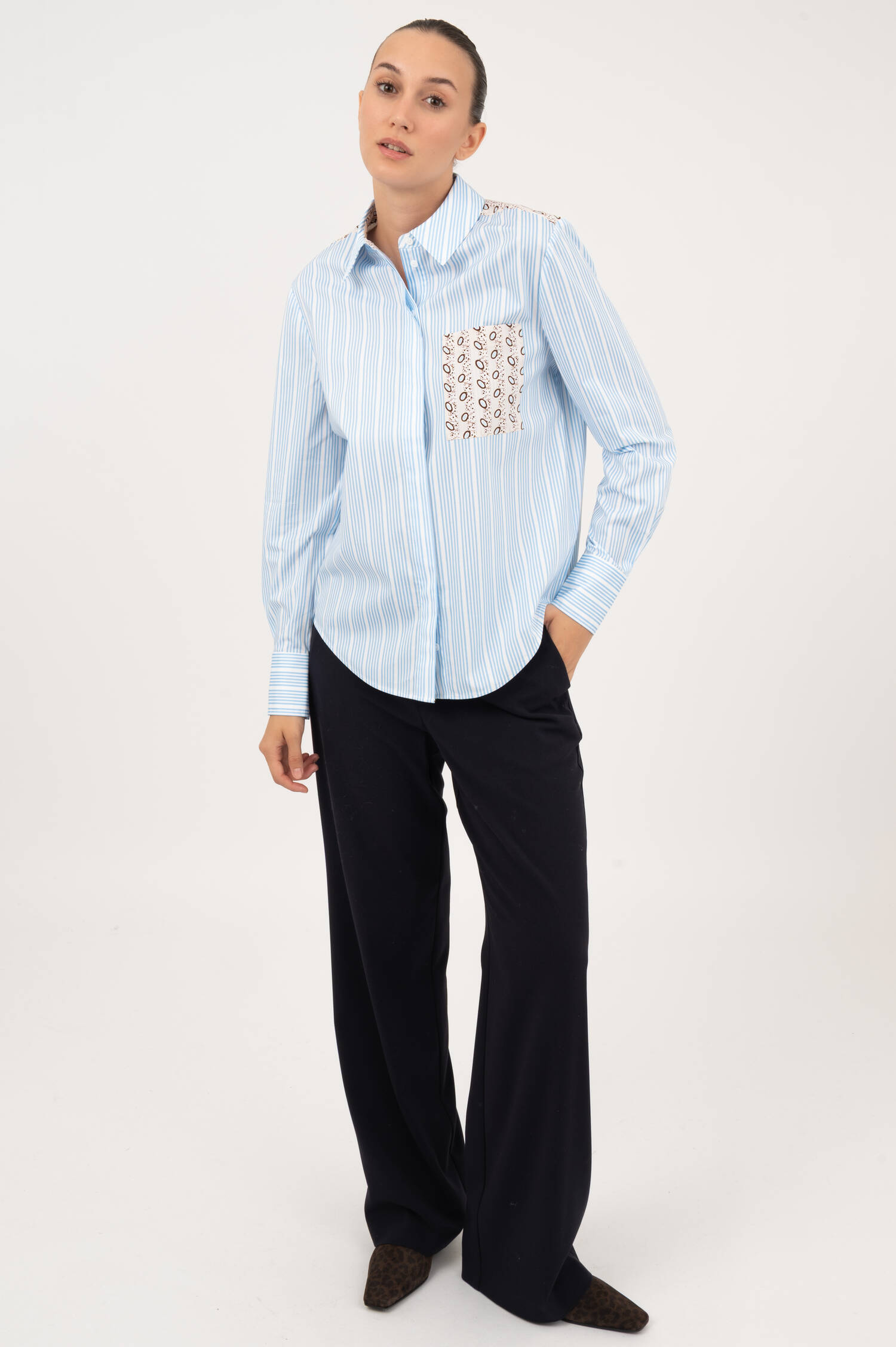 Bluse mit Streifen in Hellblau/Weiß/Beige Bluse mit Streifen in Hellblau/Weiß/Beige