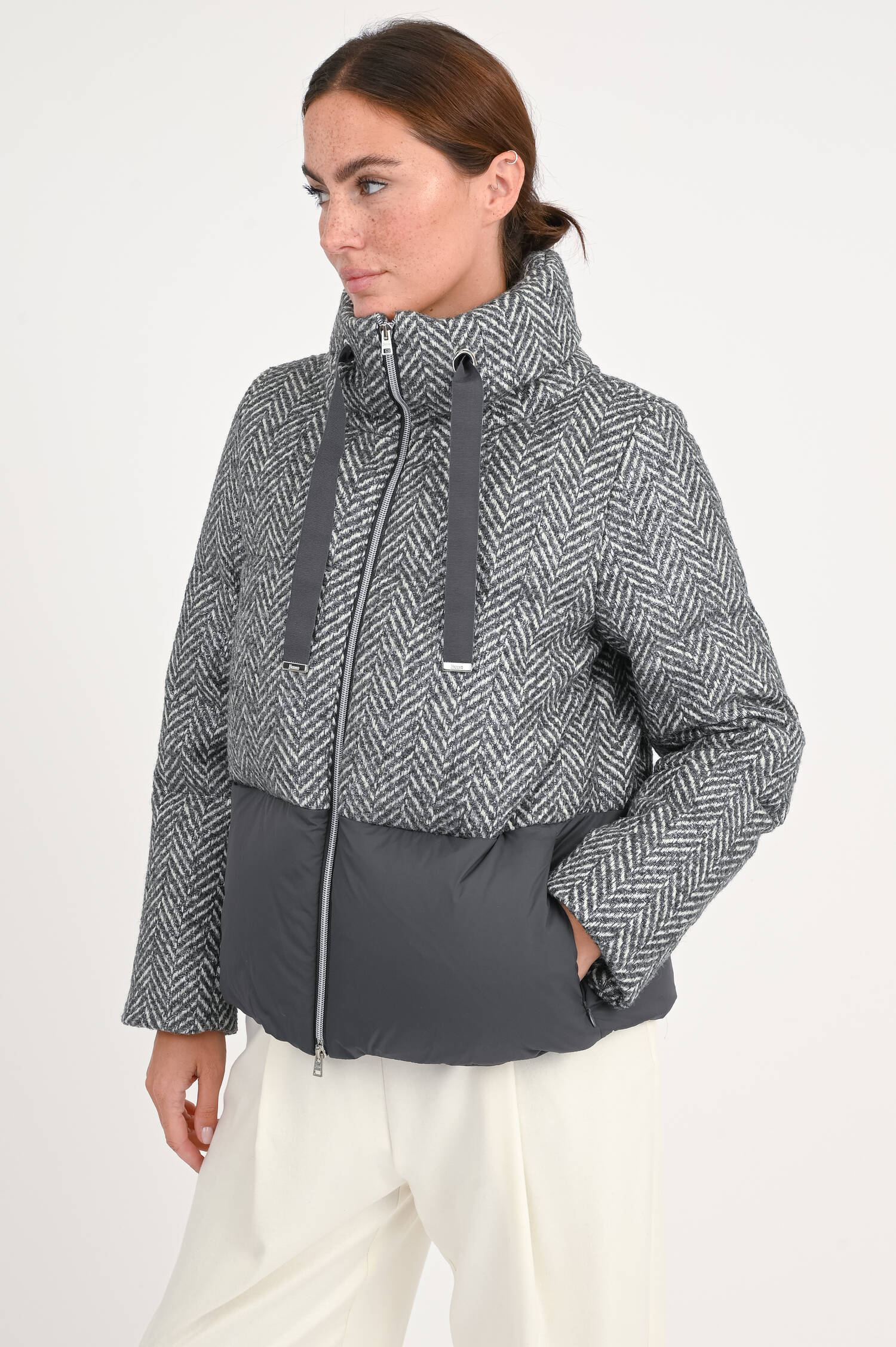 Steppjacke aus Woll-Mix in Grau/Weiß gemustert