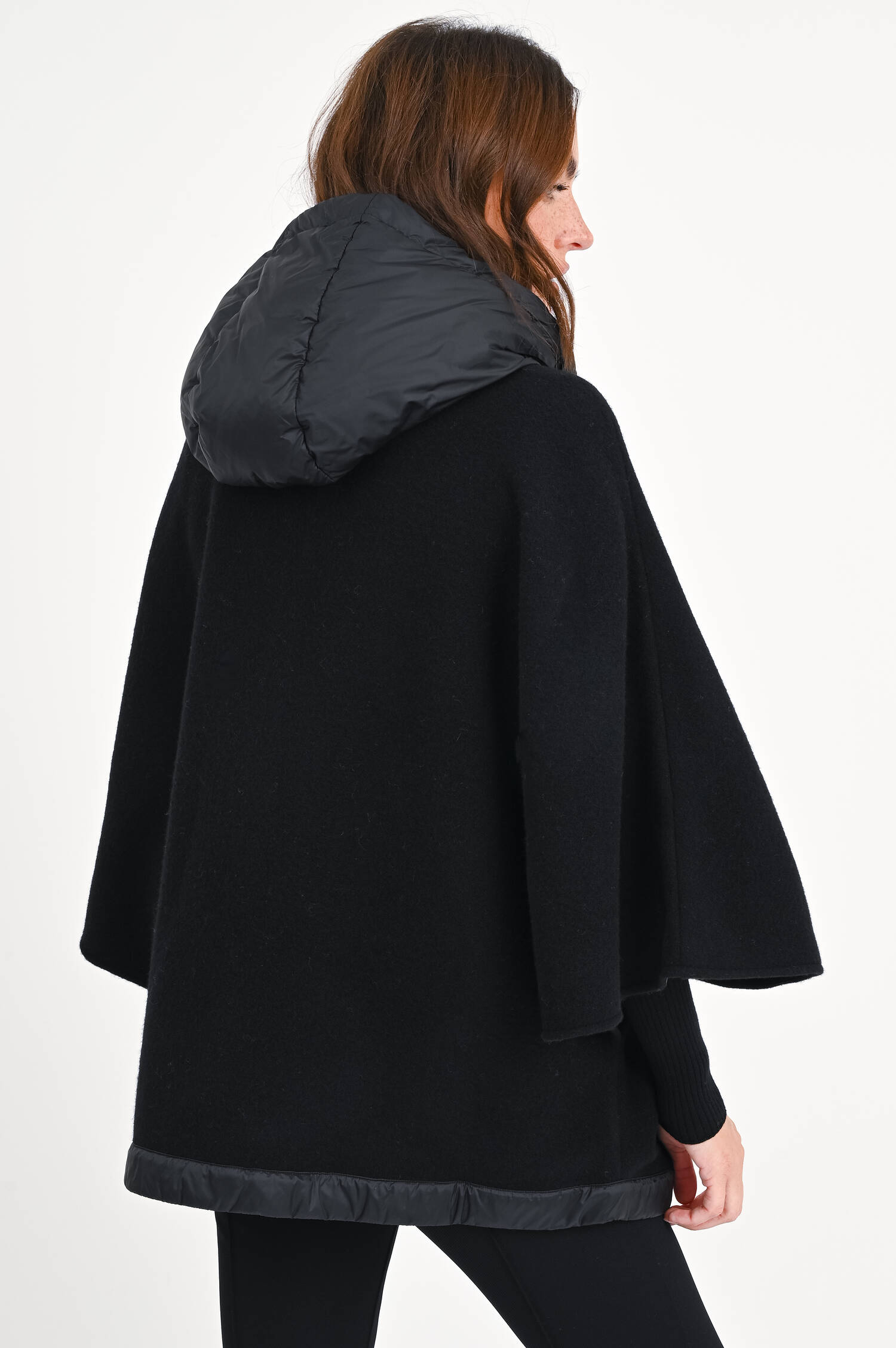 Cape aus Wolle in Schwarz Cape aus Wolle in Schwarz