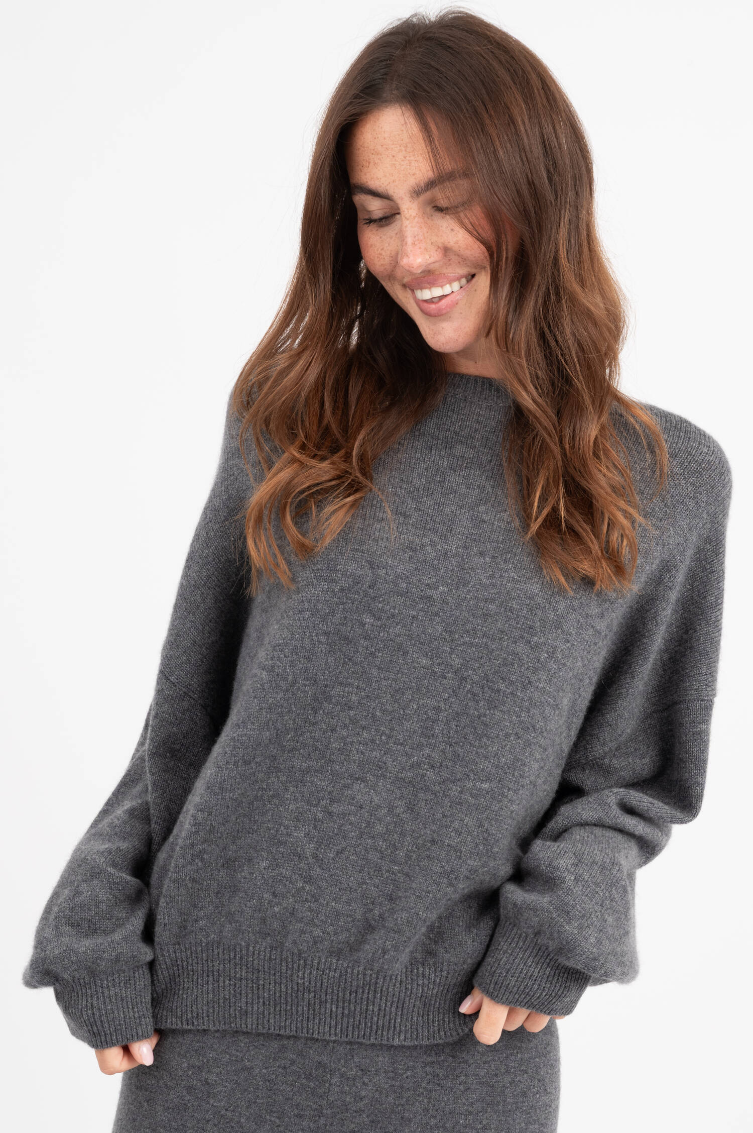 Strickpullover VEIRA in Graphite Strickpullover VEIRA in Graphite