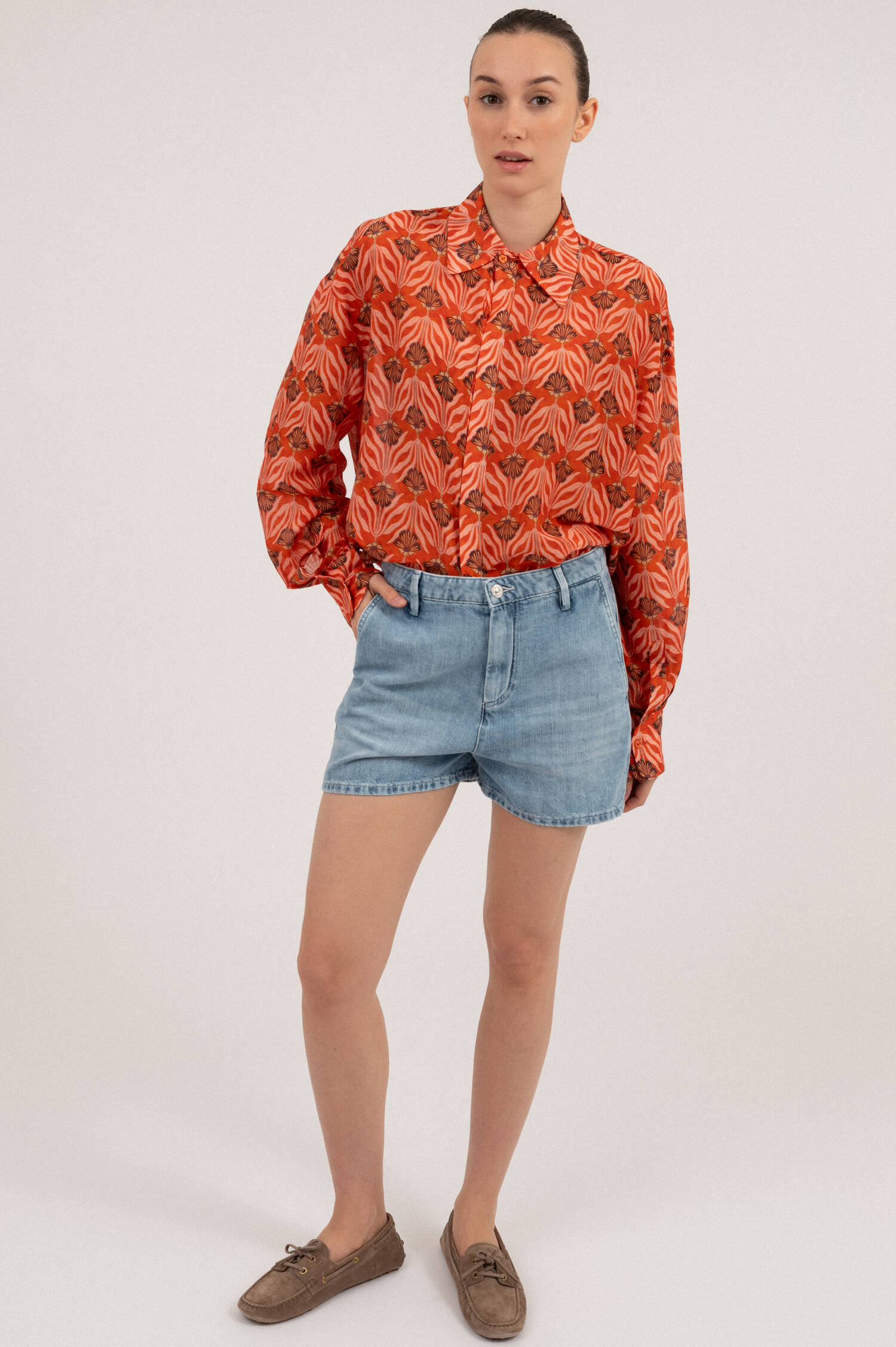 Denim Shorts IRIS in Hellblau Denim Shorts IRIS in Hellblau