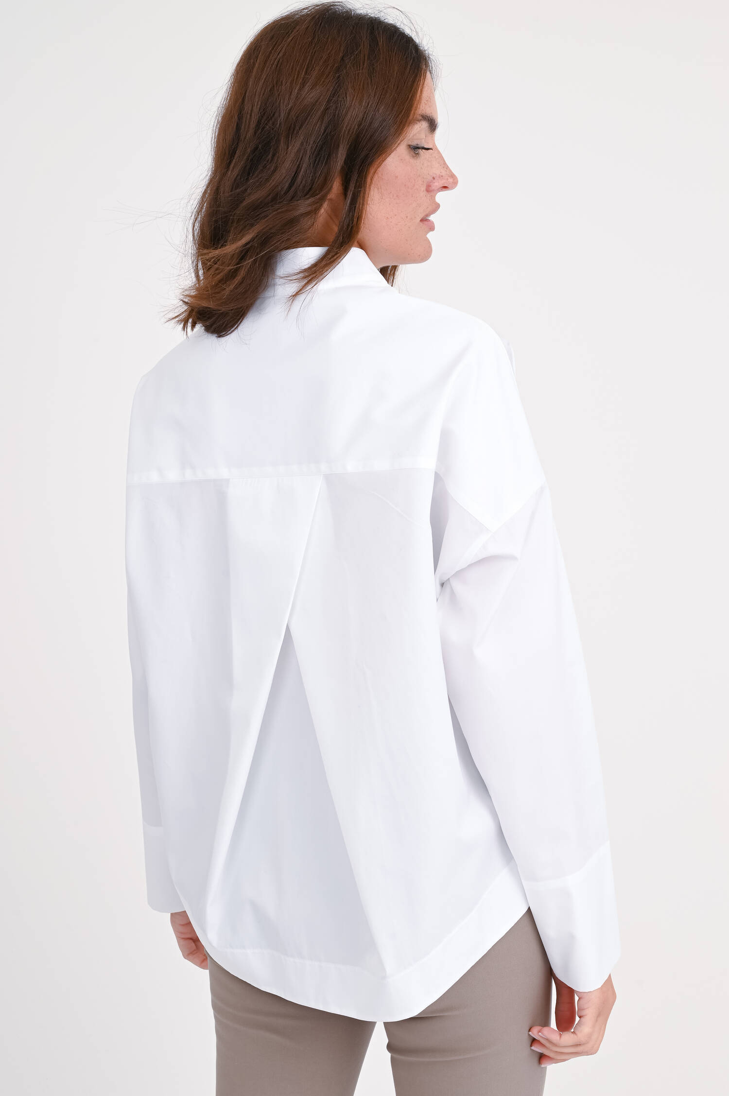 Bluse mit Kellerfalte am Rücken in Weiß Bluse mit Kellerfalte am Rücken in Weiß