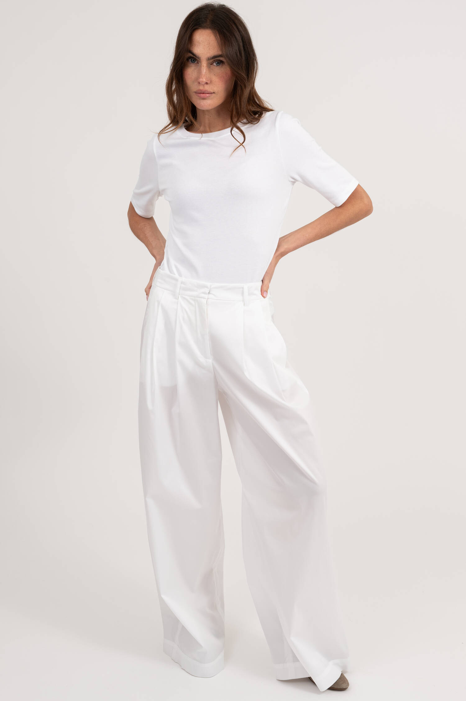 Hose mit weitem Bein in Weiß Hose mit weitem Bein in Weiß