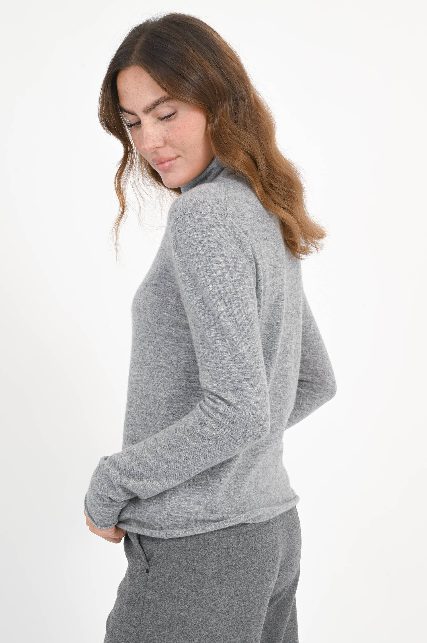 Rollkragenpullover aus Cashmere in Platingrau