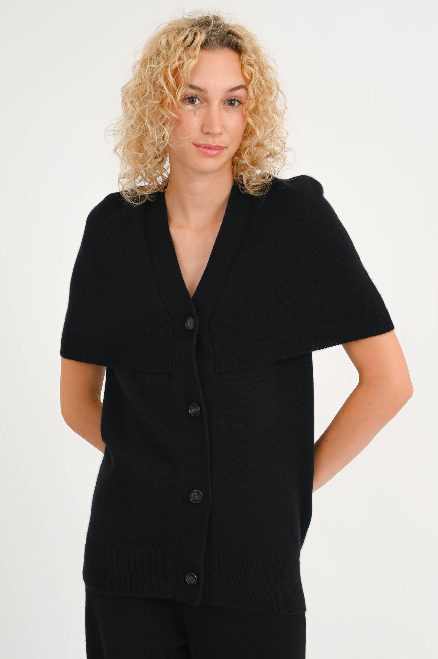 Kurzarm Cashmere-Cardigan KENDAL in Schwarz Kurzarm Cashmere-Cardigan KENDAL in Schwarz