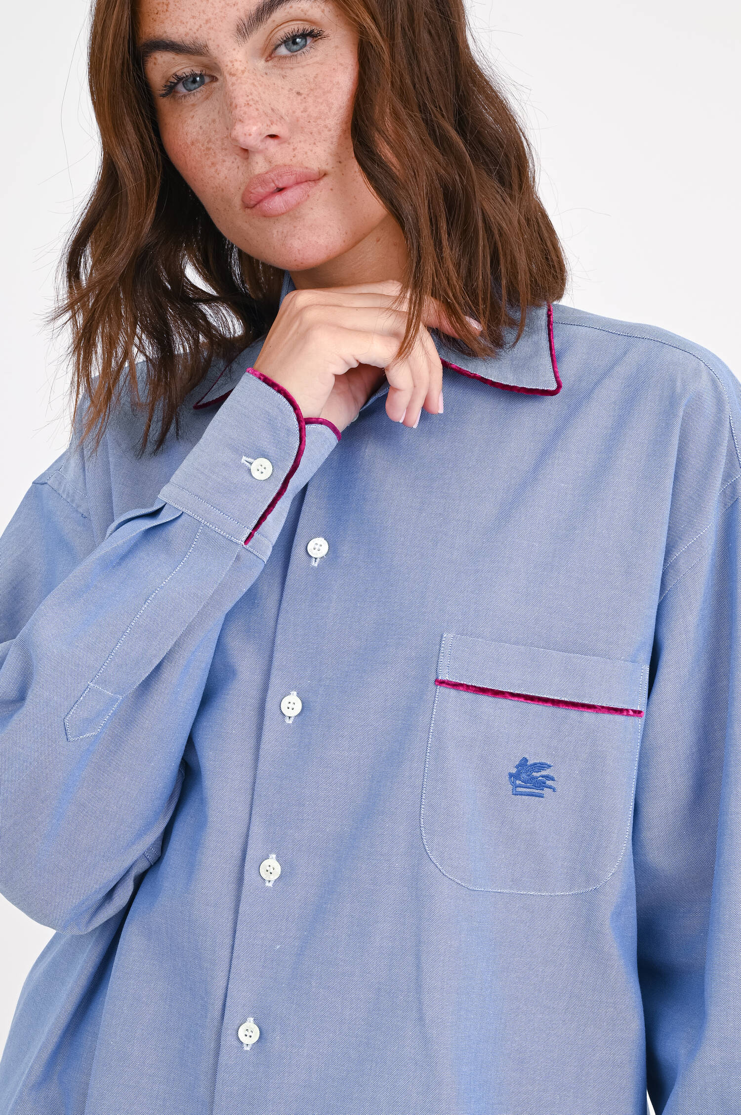 Oversize-Bluse mit Samtdetails in Blau