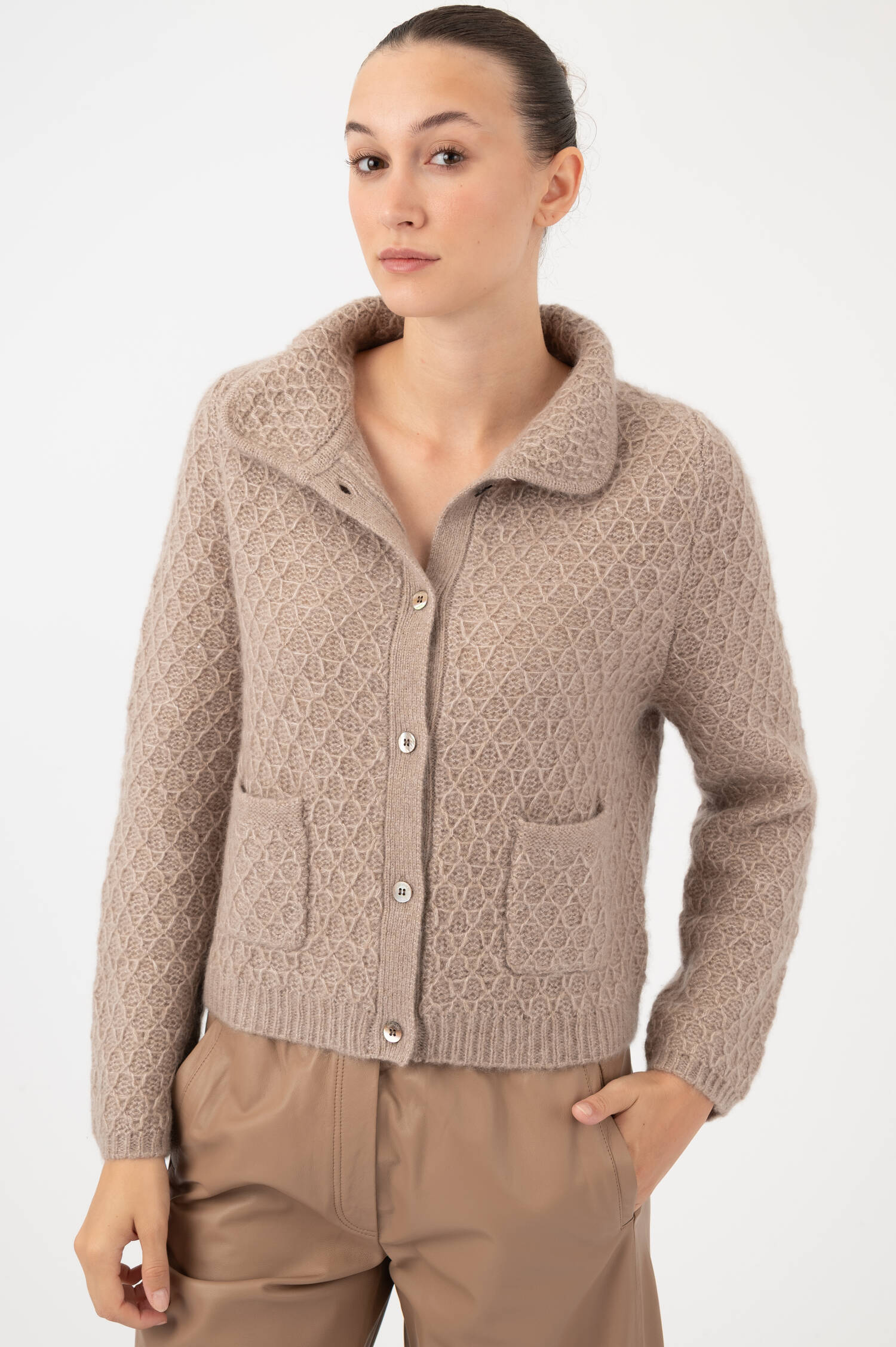 Rautennetzstrick-Cardigan in Braun Rautennetzstrick-Cardigan in Braun