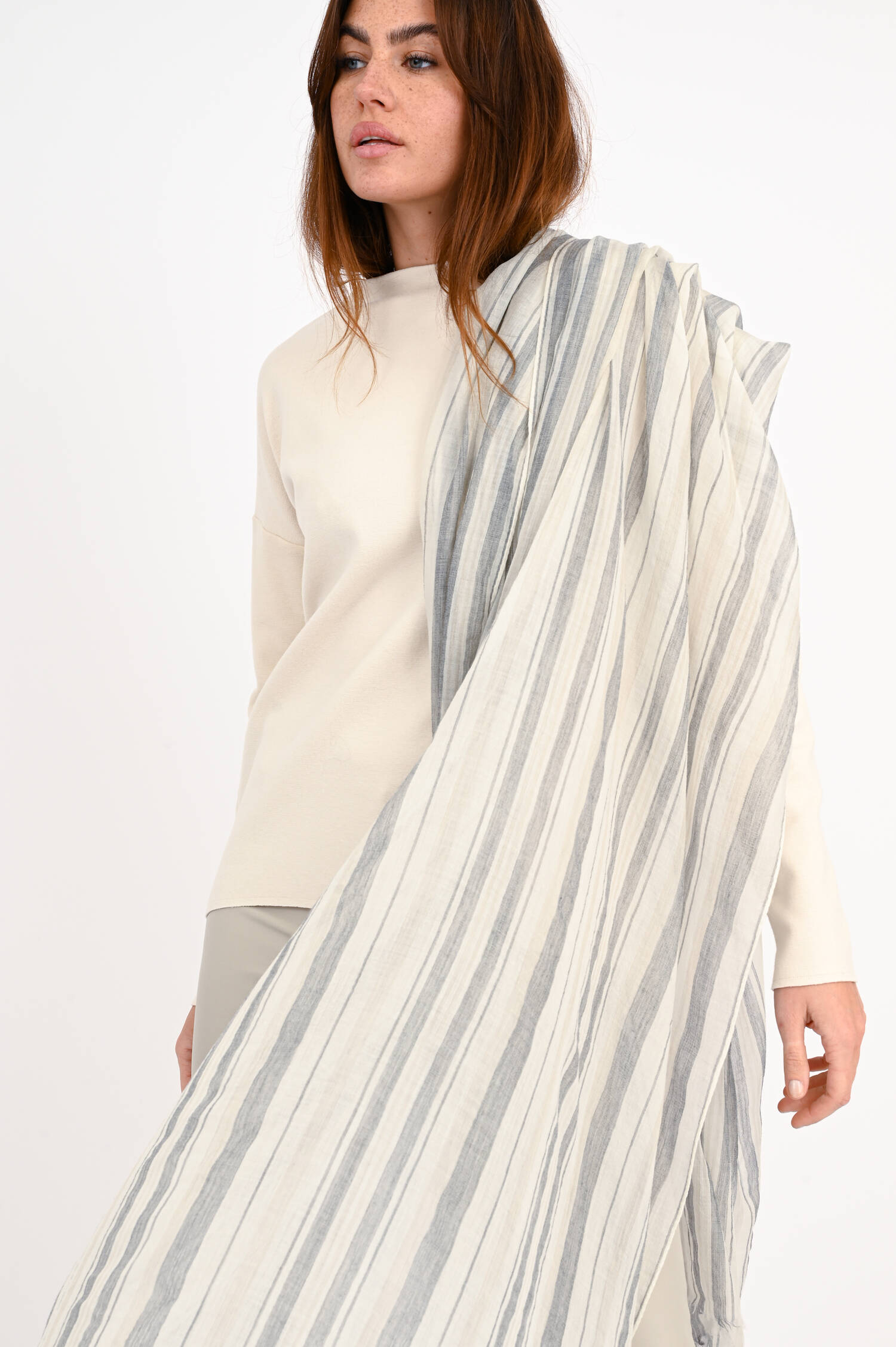 Gestreifter Schal aus Cashmere in Creme/Grau