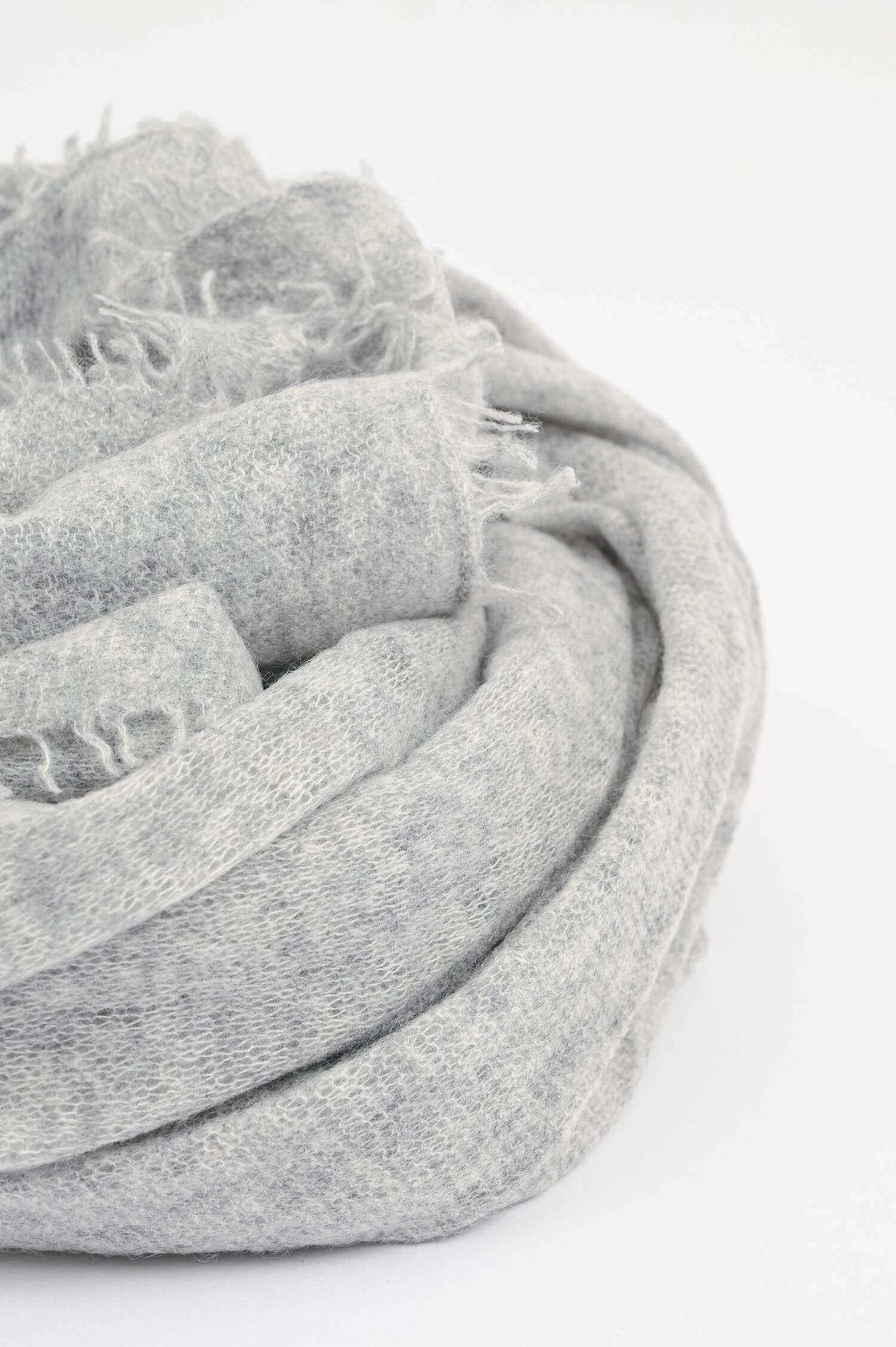 Schal mit Fransenkante aus Cashmere in Hellgrau